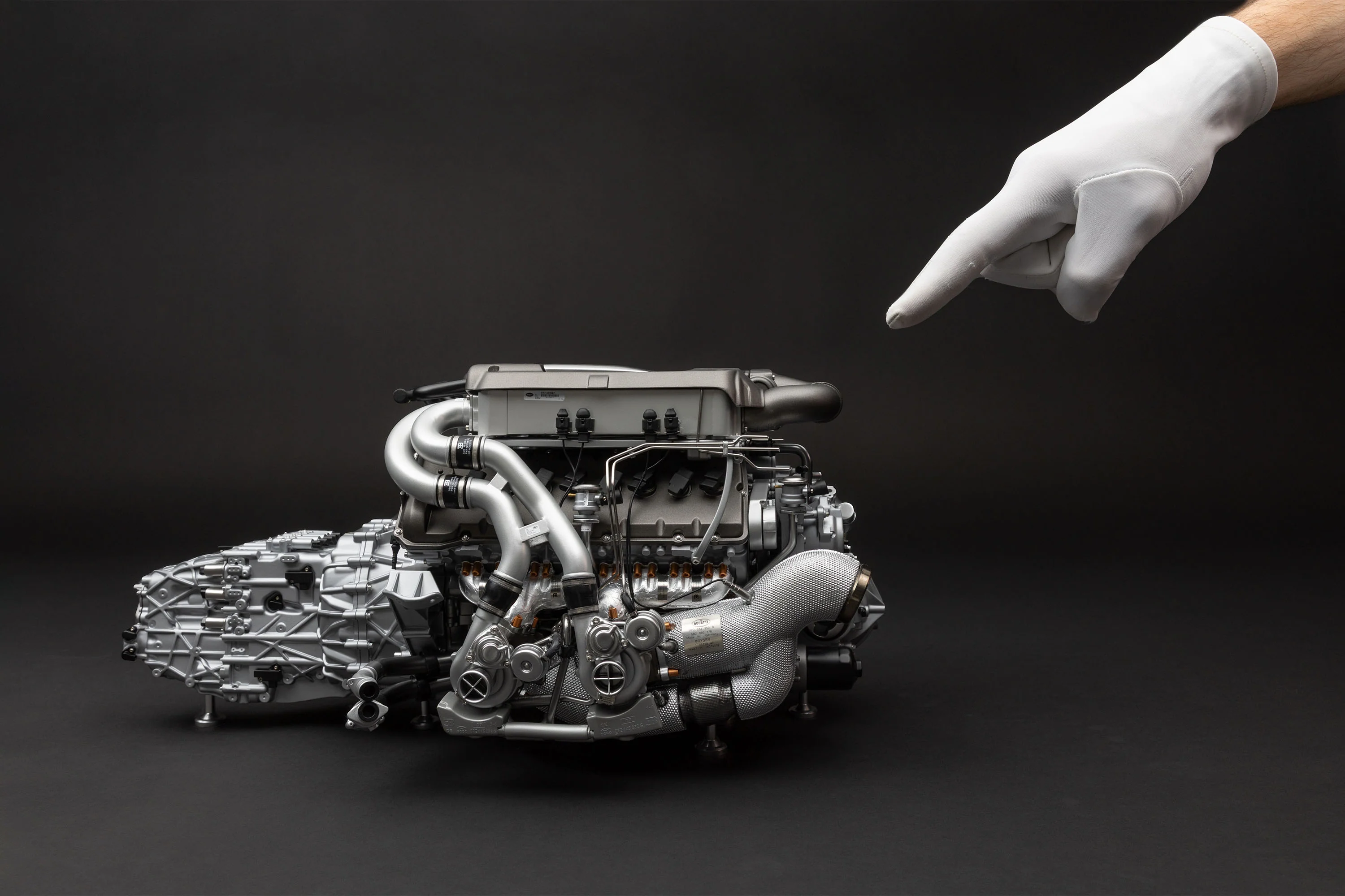 BUGATTI Veyron W16 Engine and Gearbox (2005) - Image 3