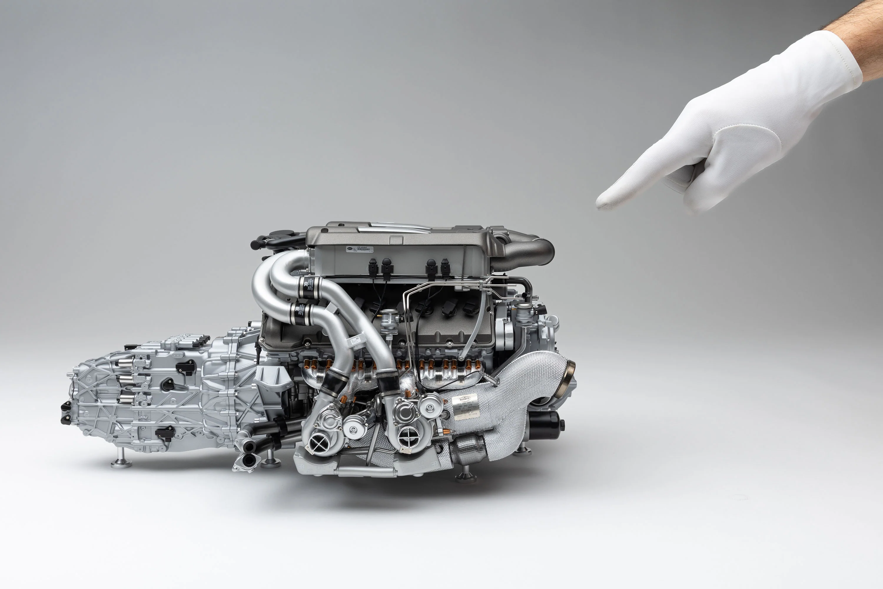 BUGATTI Veyron W16 Engine and Gearbox (2005) - Image 4
