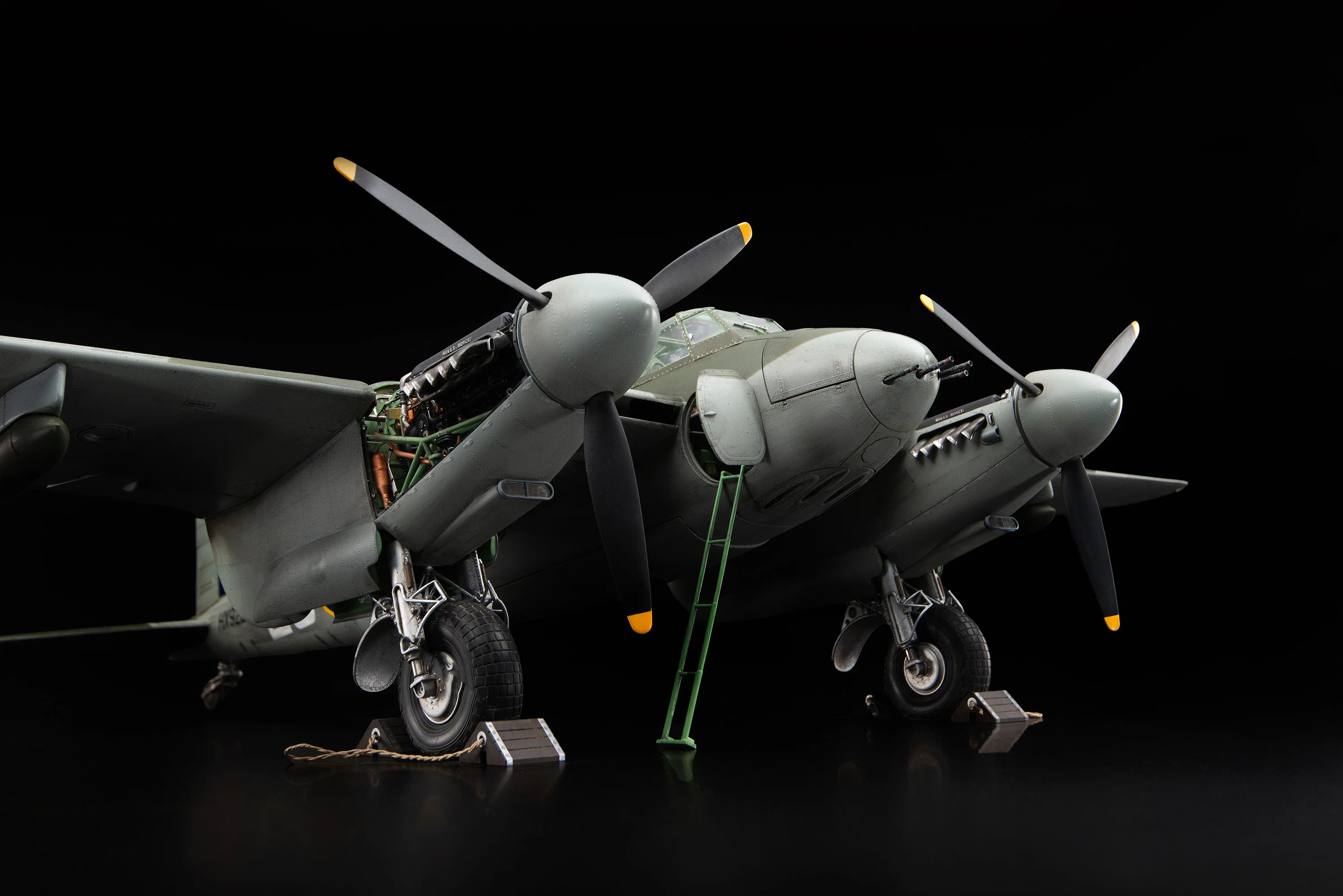 DH.98 Mosquito - FB.VI HX922 - Image 12