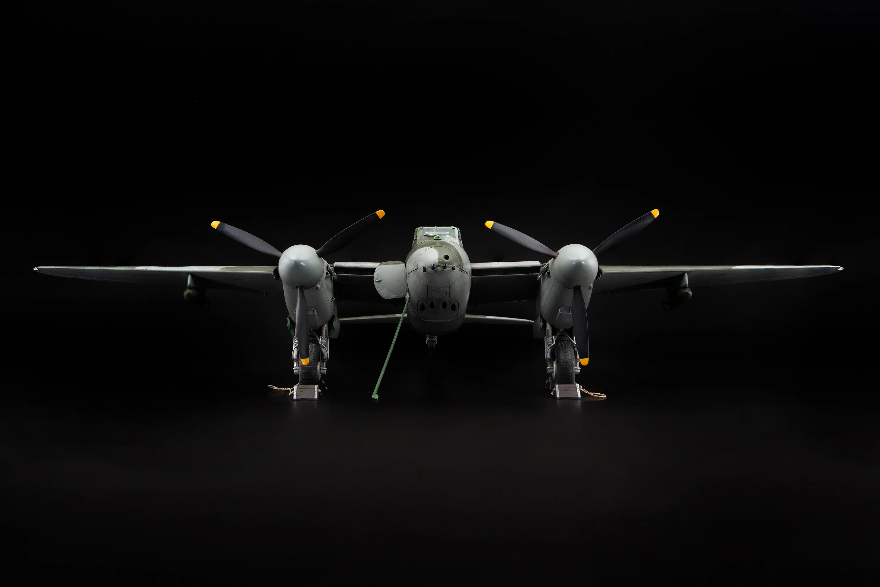 DH.98 Mosquito - FB.VI HX922 - Image 13