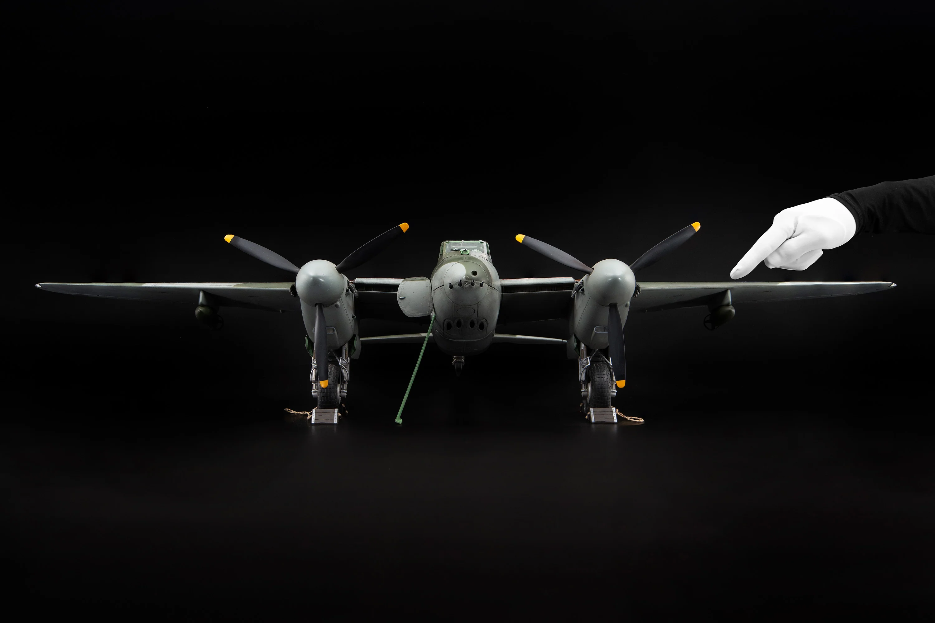 DH.98 Mosquito - FB.VI HX922 - Image 3
