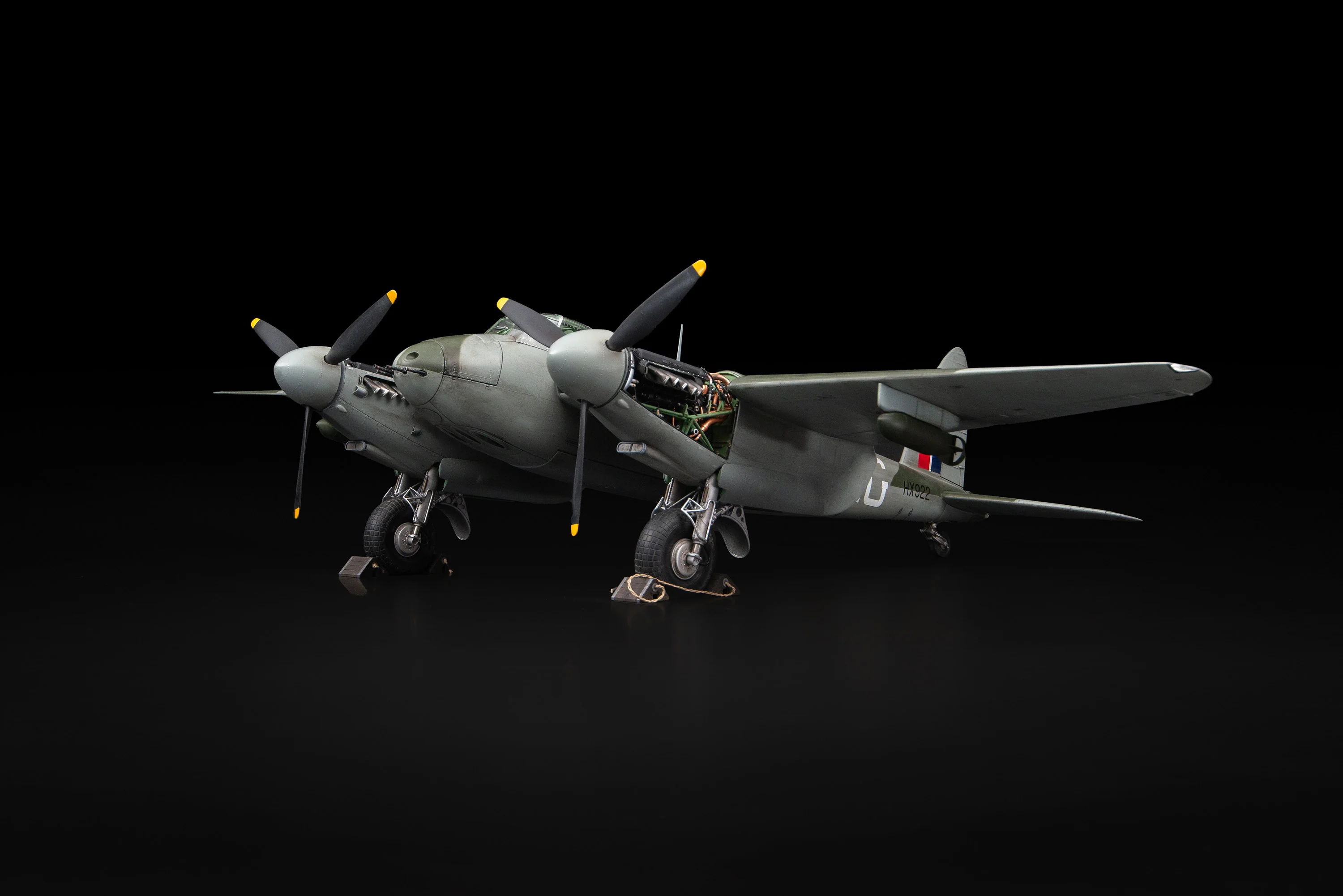 DH.98 Mosquito - FB.VI HX922 - Image 4