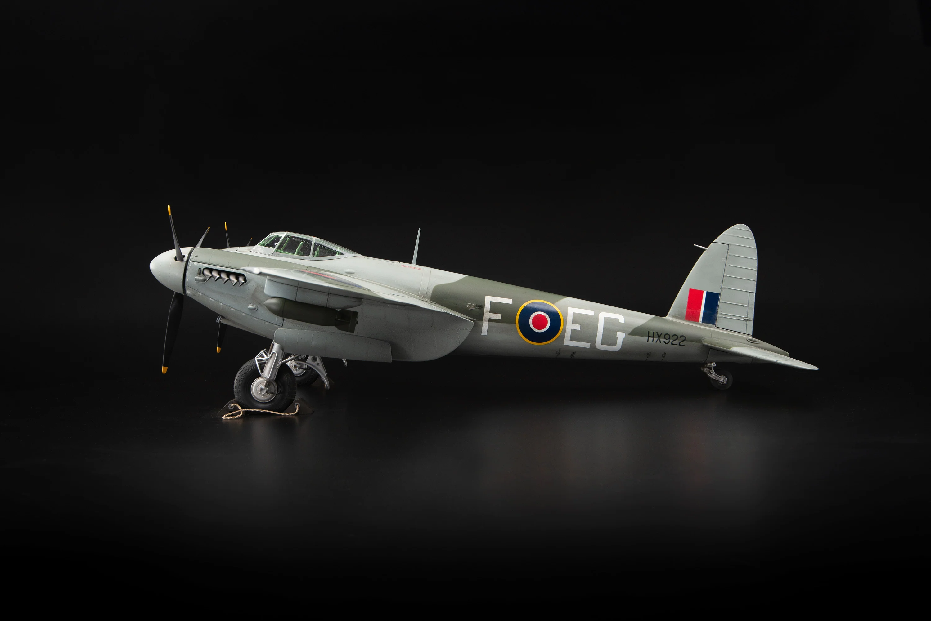 DH.98 Mosquito - FB.VI HX922 - Image 6