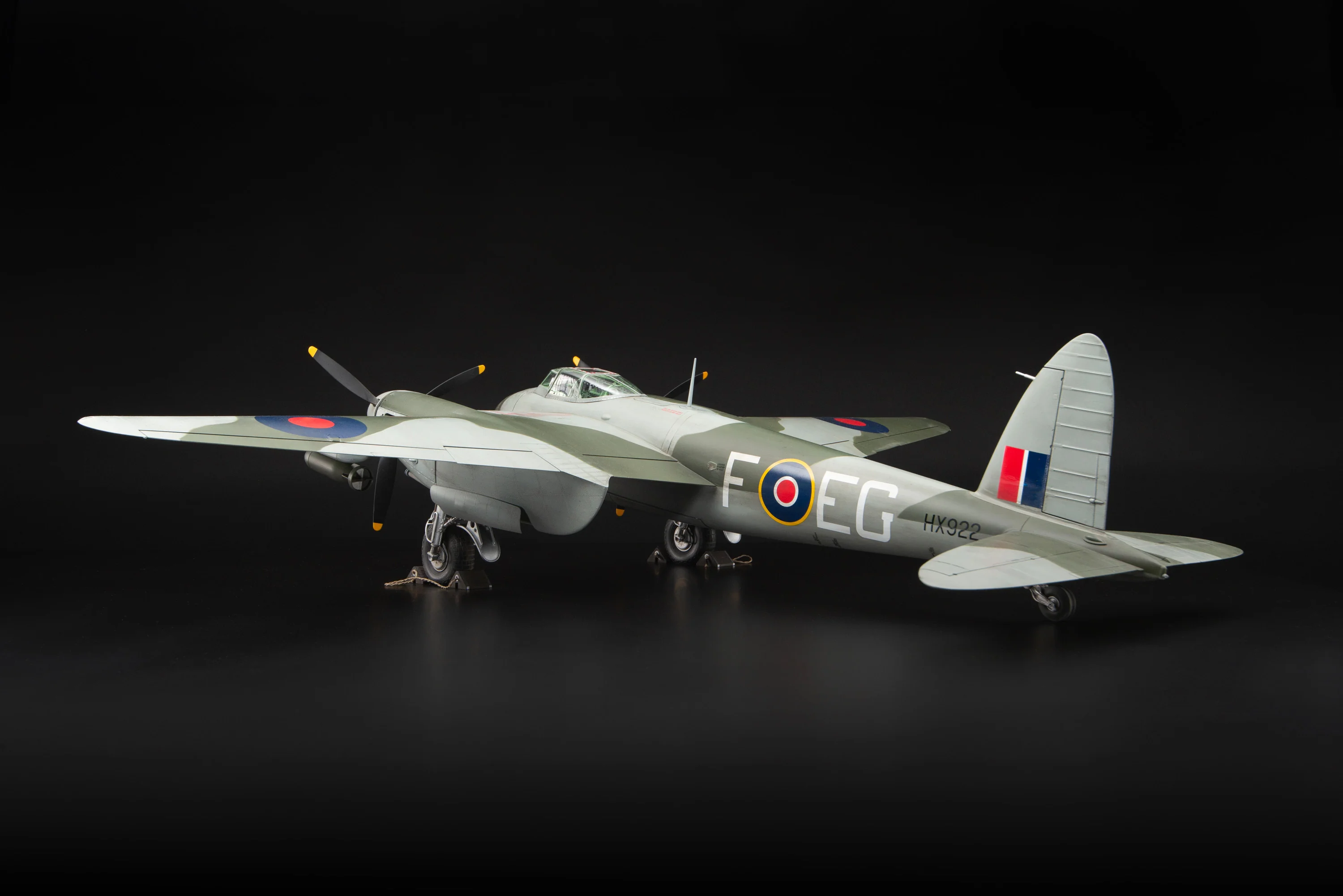 DH.98 Mosquito - FB.VI HX922 - Image 8