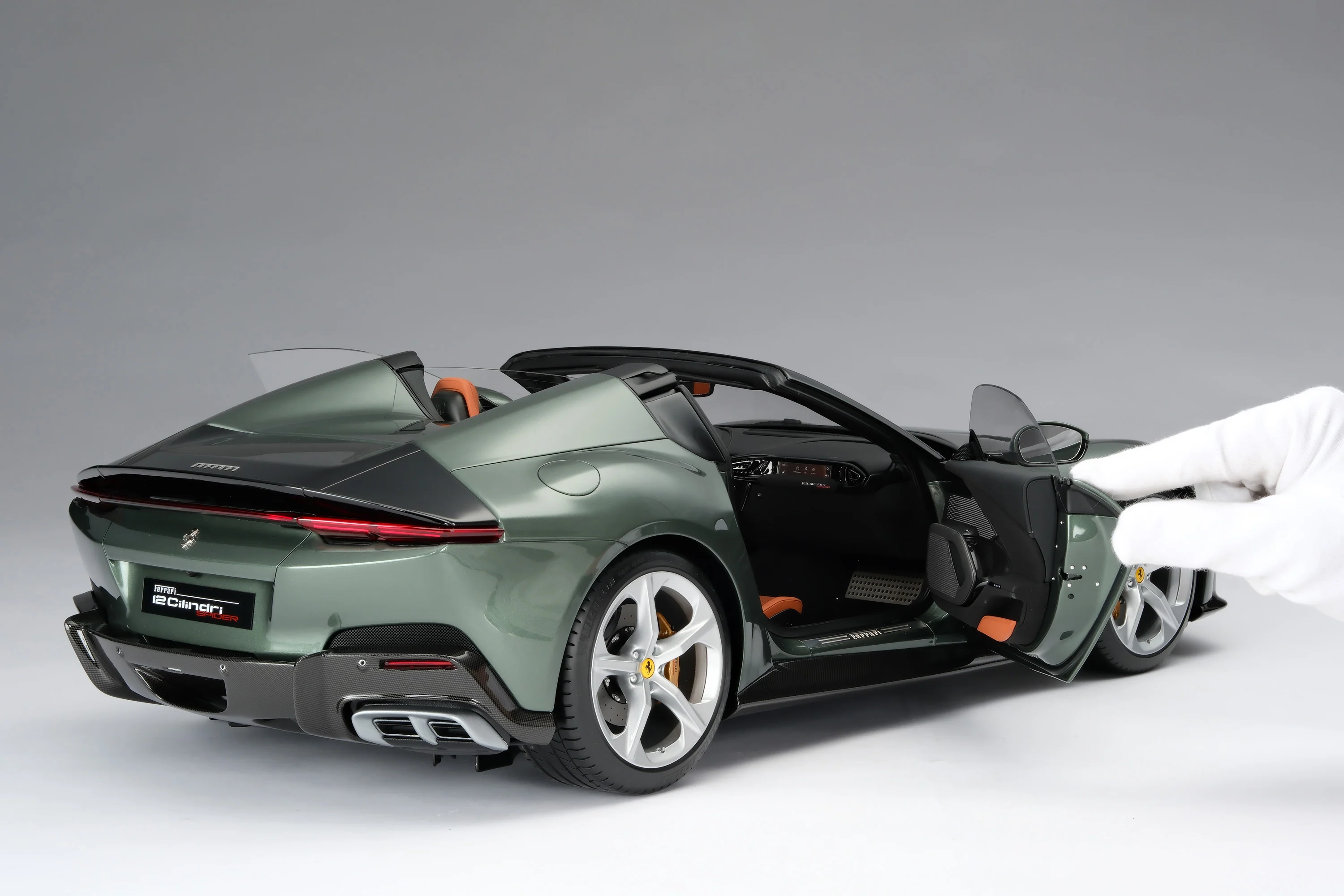 Ferrari 12Cilindri Spider (2024) - Image 8