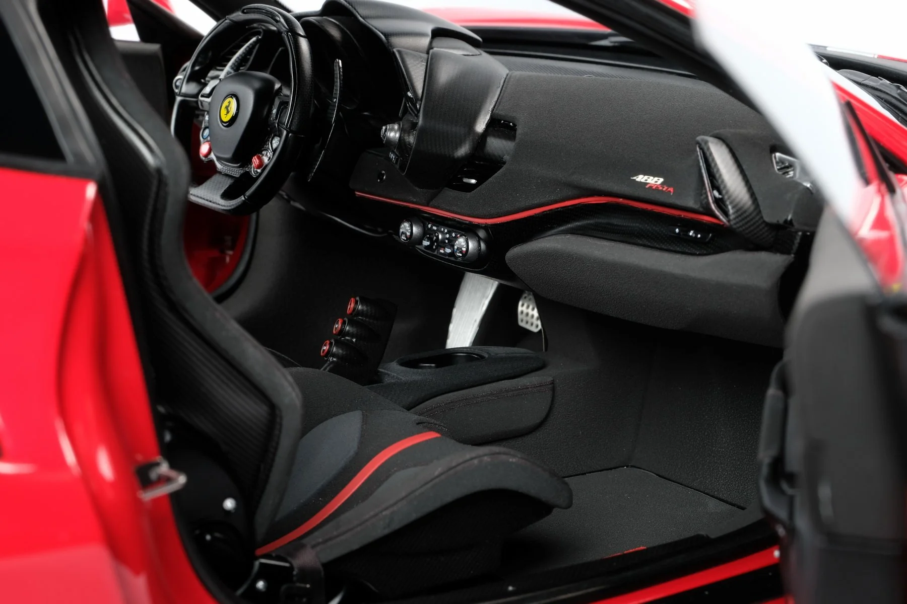 Ferrari 488 Pista (2018) - Image 10
