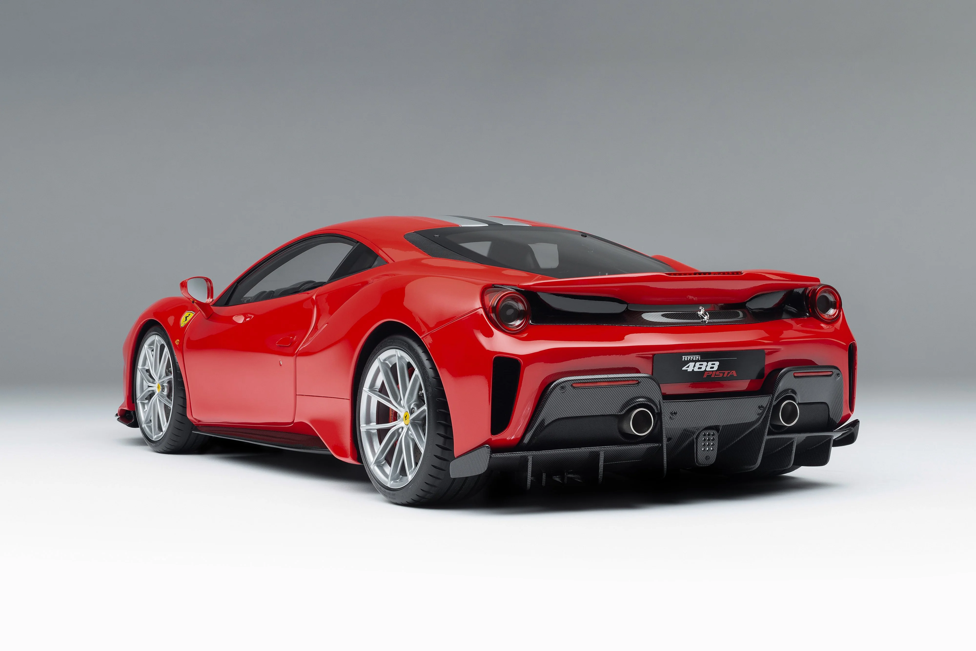 Ferrari 488 Pista (2018) - Image 12