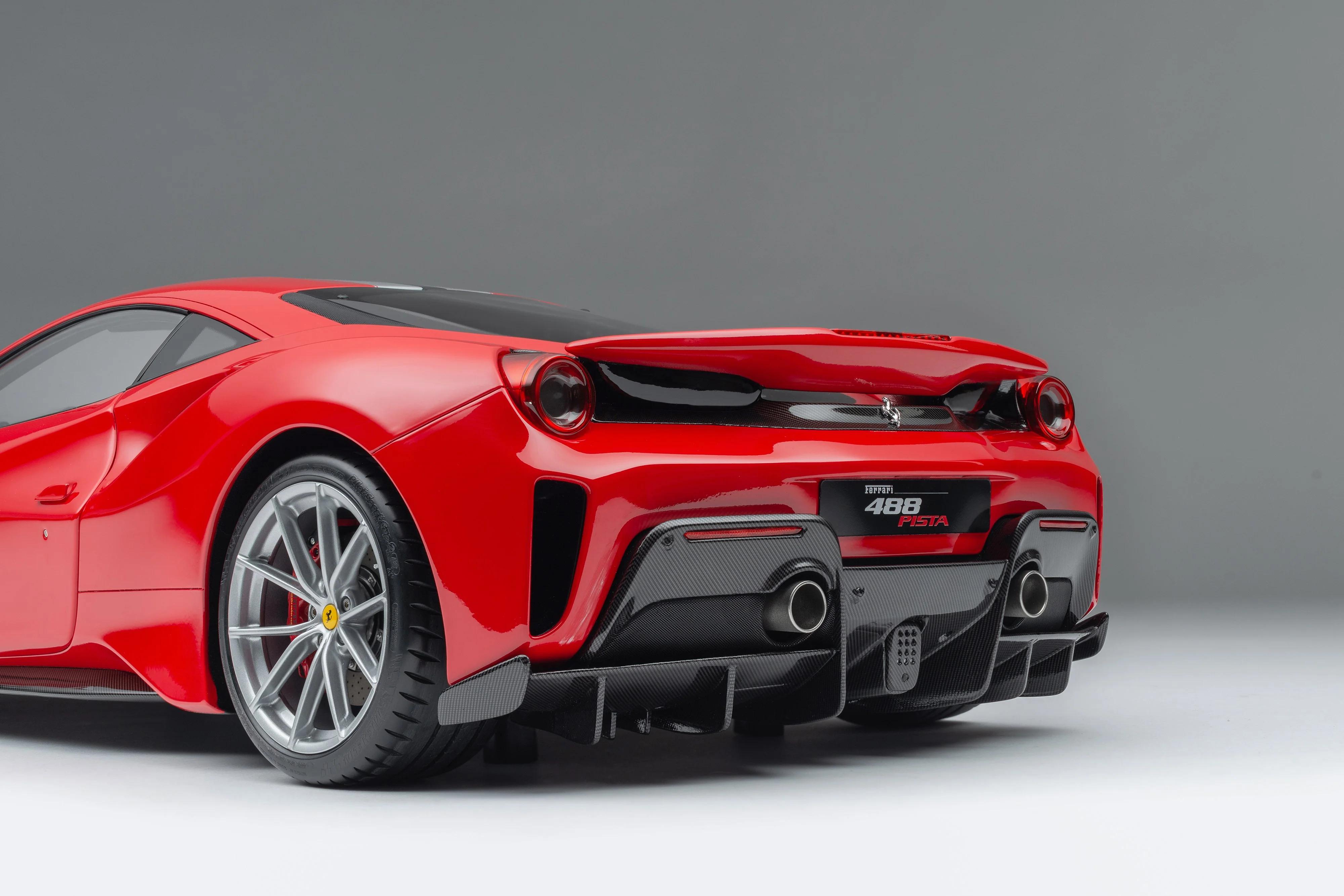 Ferrari 488 Pista (2018) - Image 13
