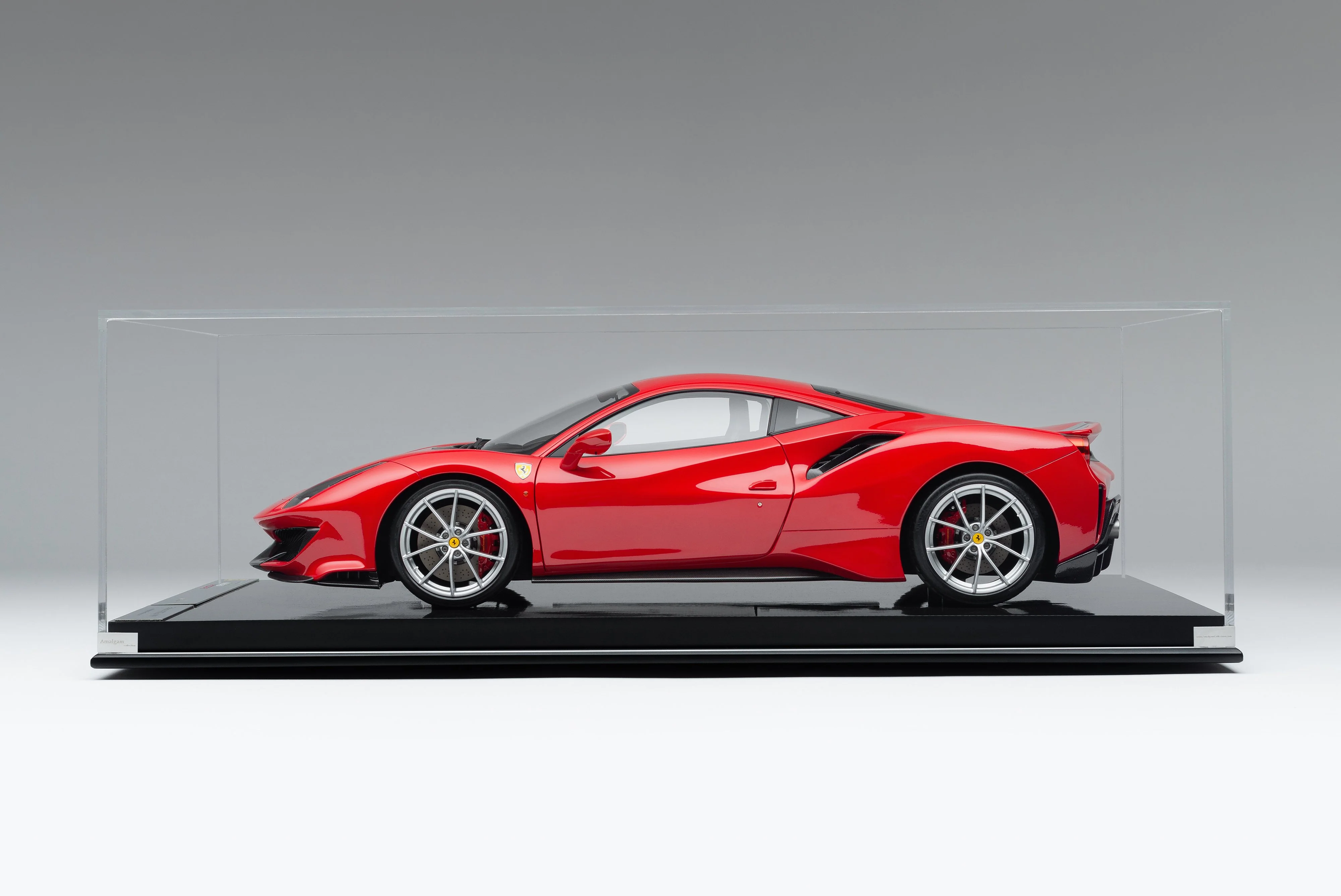 Ferrari 488 Pista (2018) - Image 9