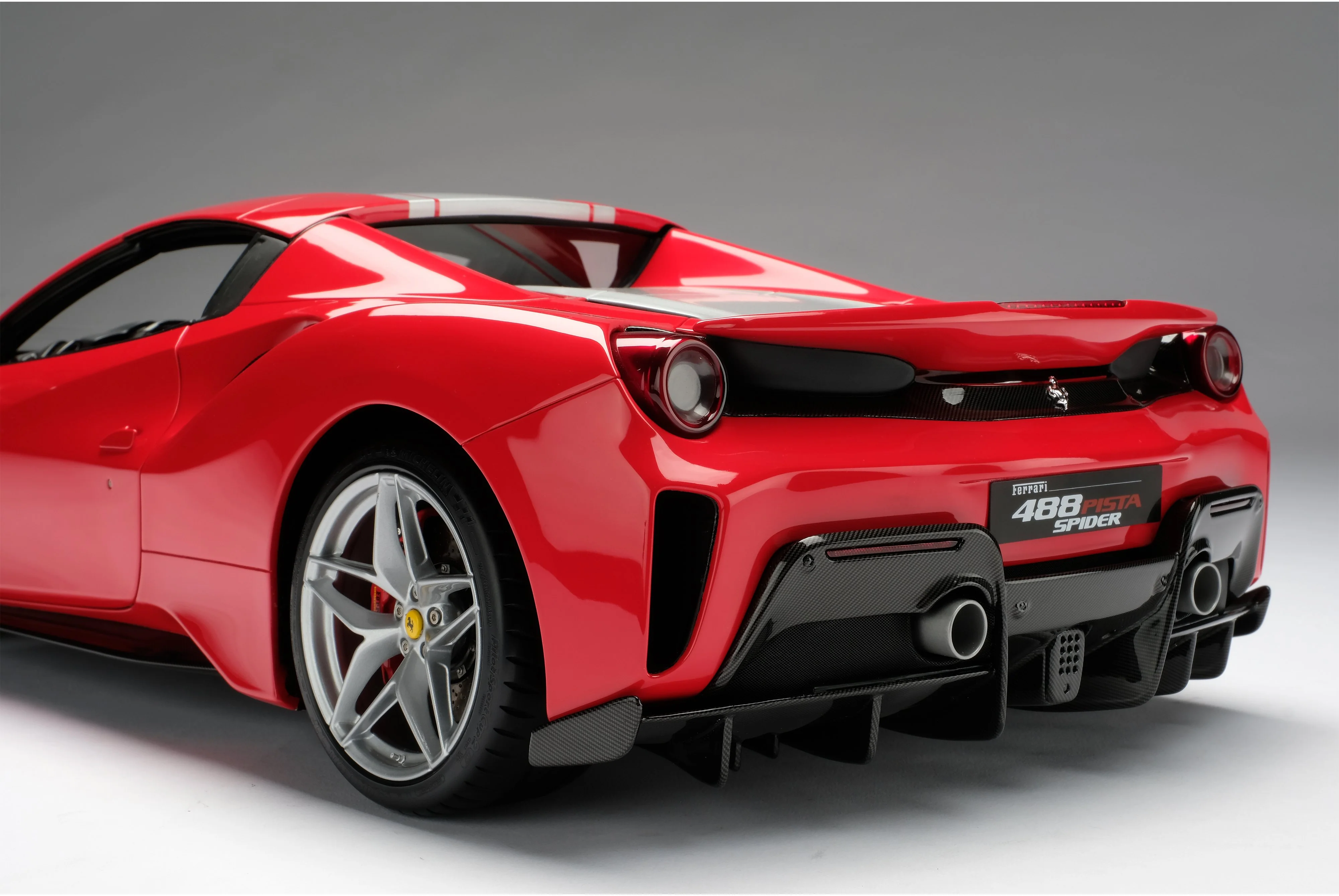 Ferrari 488 Pista Spider (2018) - Image 14