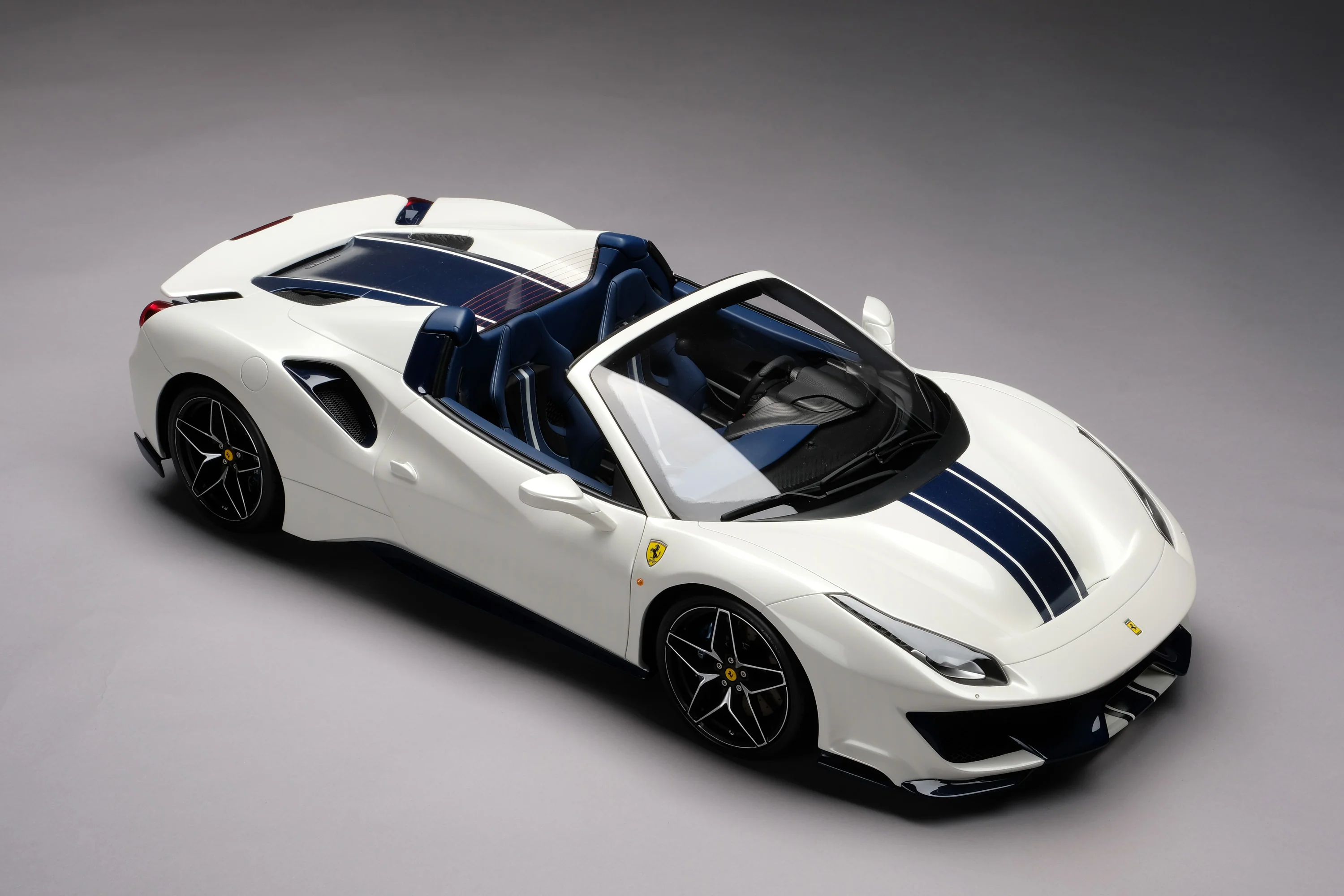 Ferrari 488 Pista Spider (2018) - Image 23