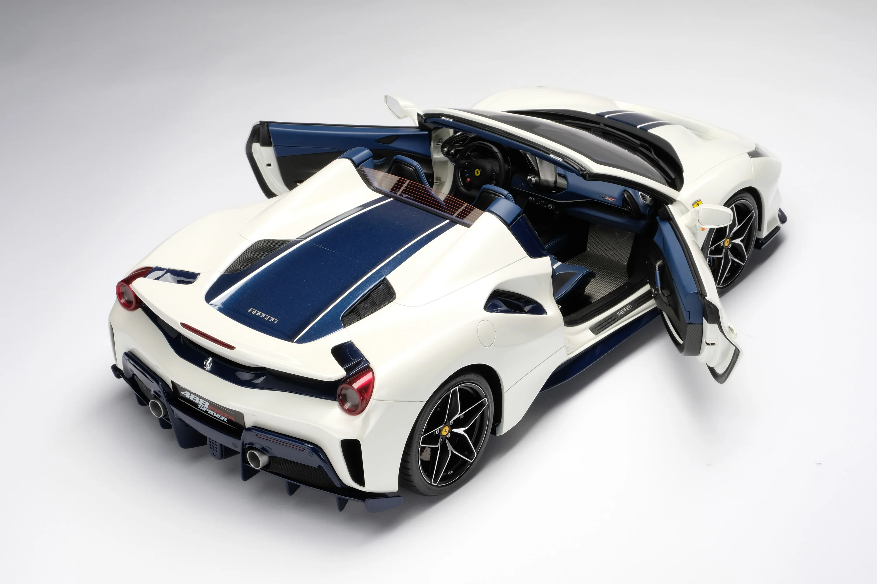 Ferrari 488 Pista Spider (2018) - Image 28