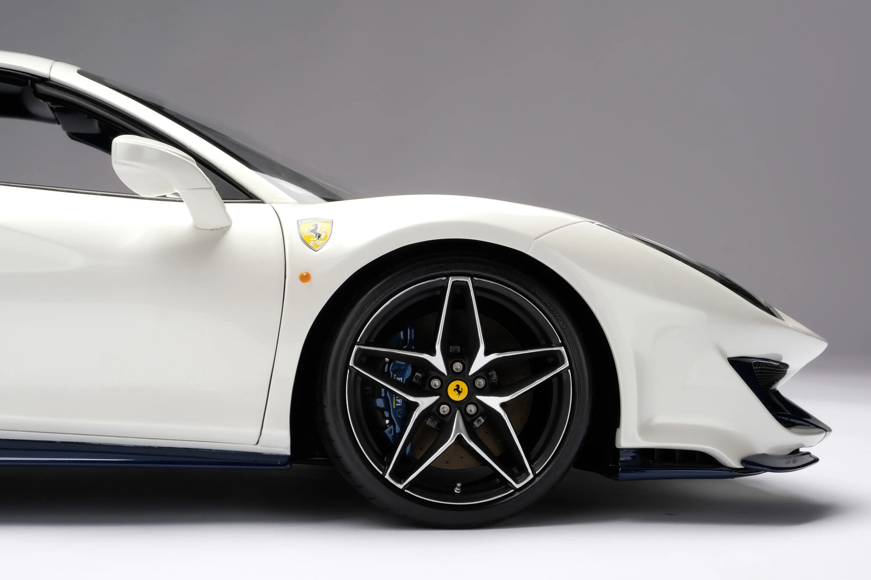 Ferrari 488 Pista Spider (2018) - Image 32