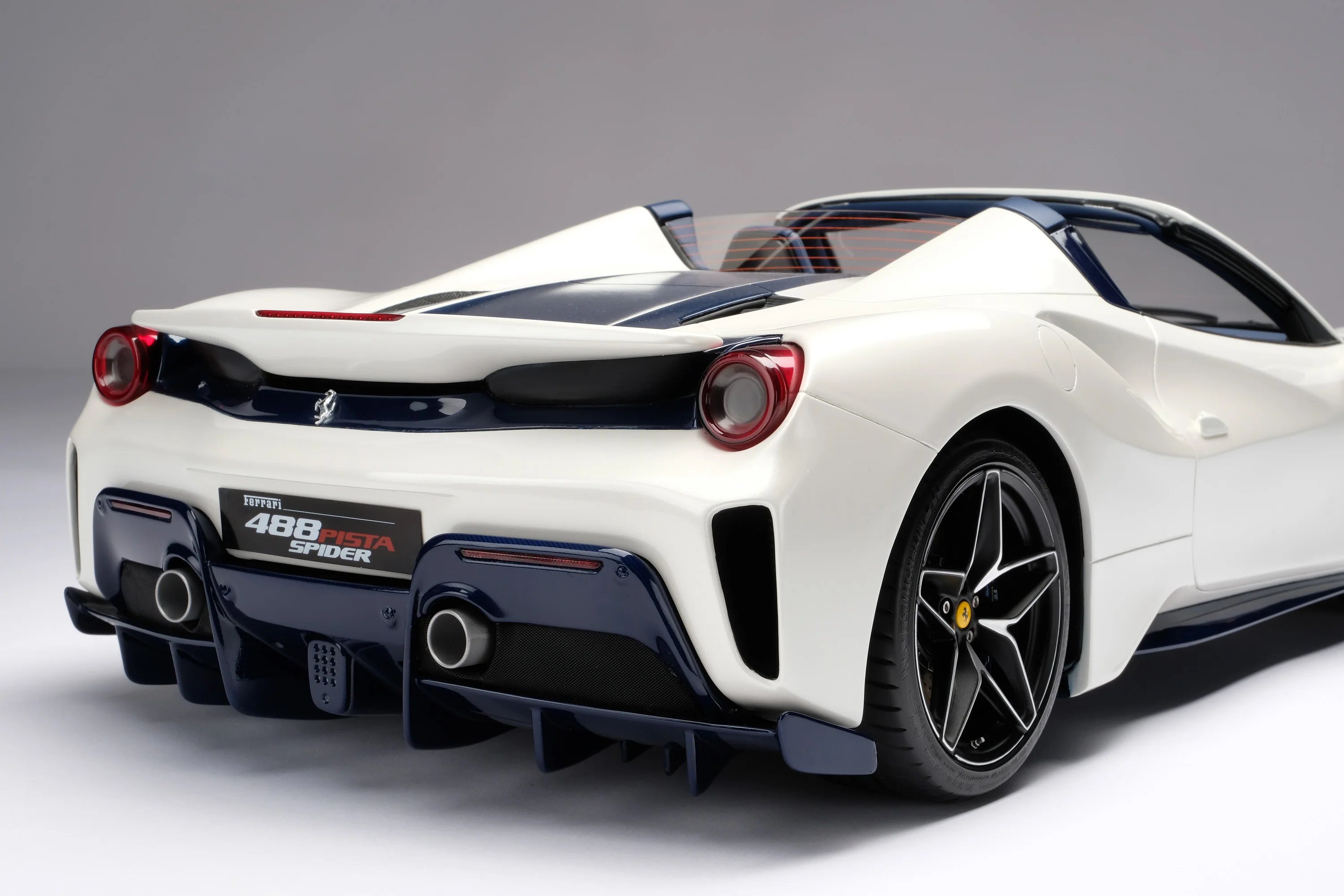 Ferrari 488 Pista Spider (2018) - Image 33