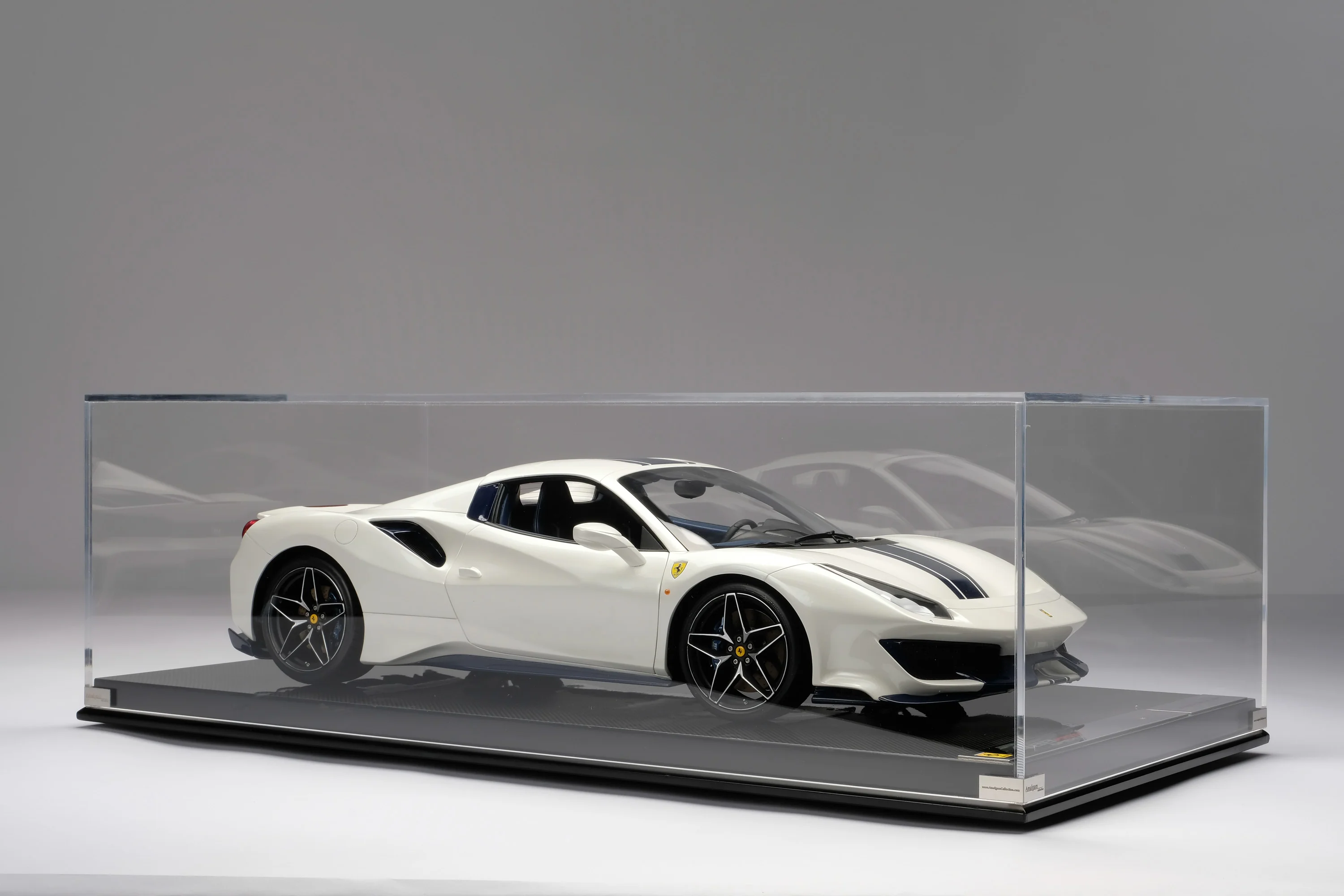 Ferrari 488 Pista Spider (2018) - Image 35