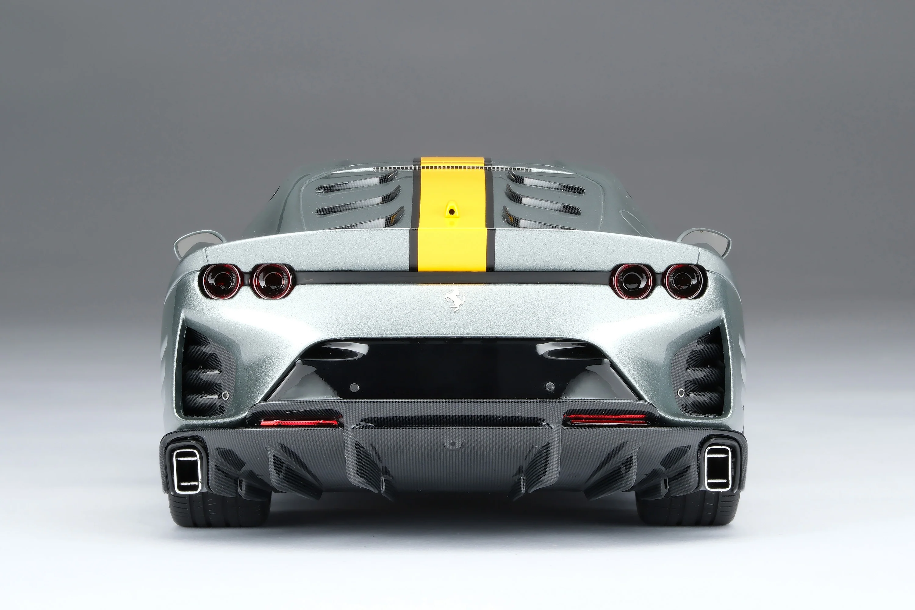 Ferrari 812 Competizione - Image 10