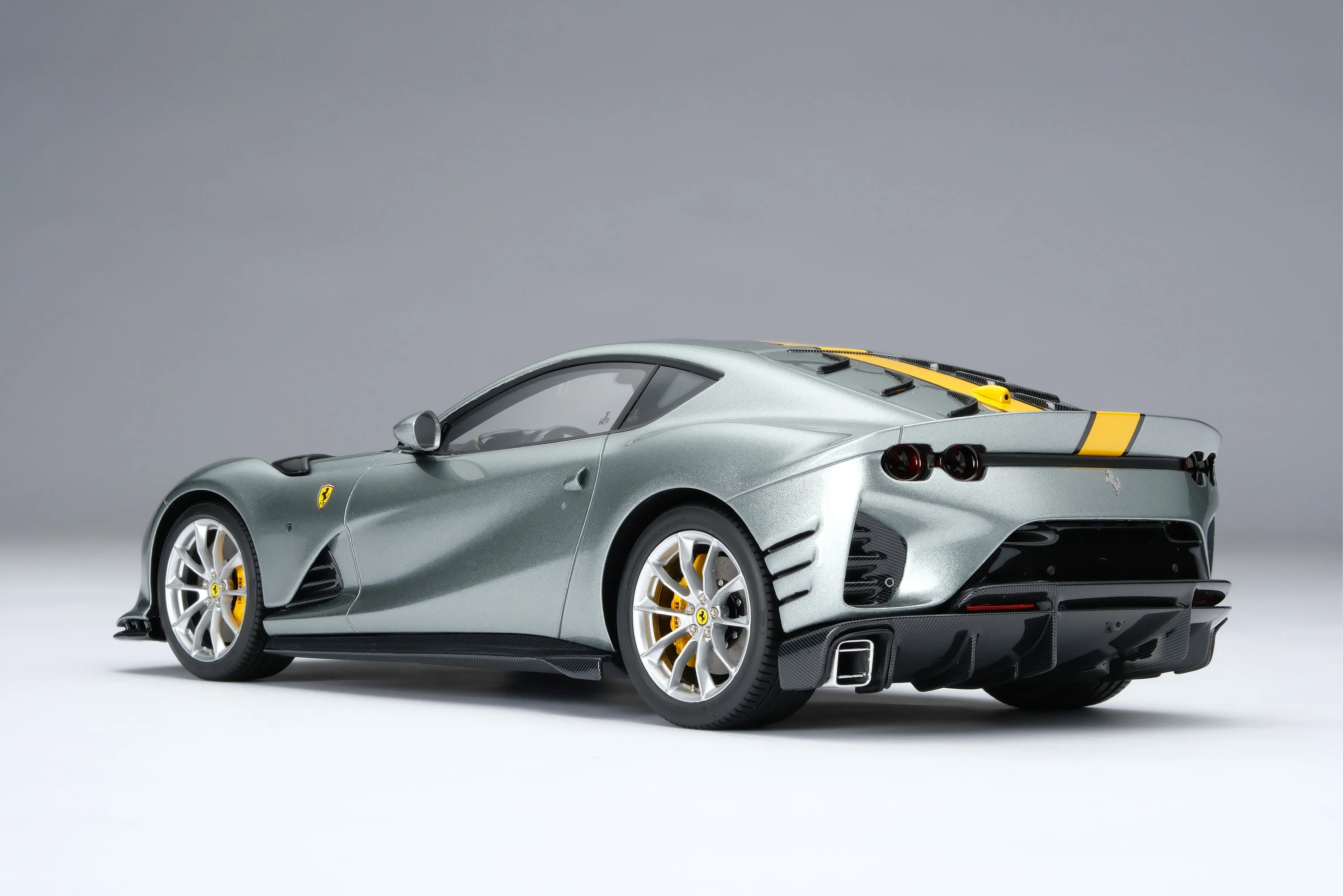 Ferrari 812 Competizione - Image 14