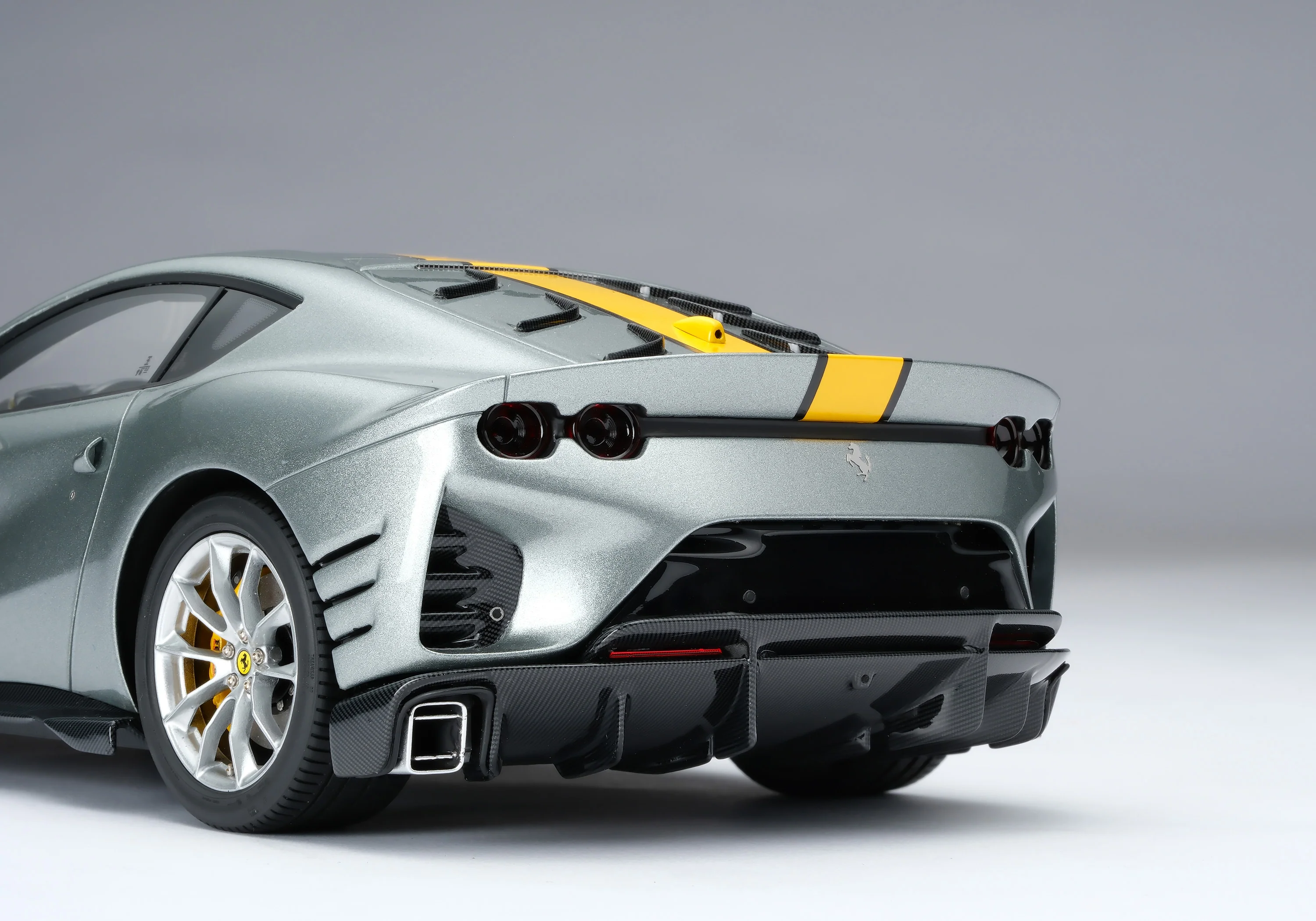 Ferrari 812 Competizione - Image 15
