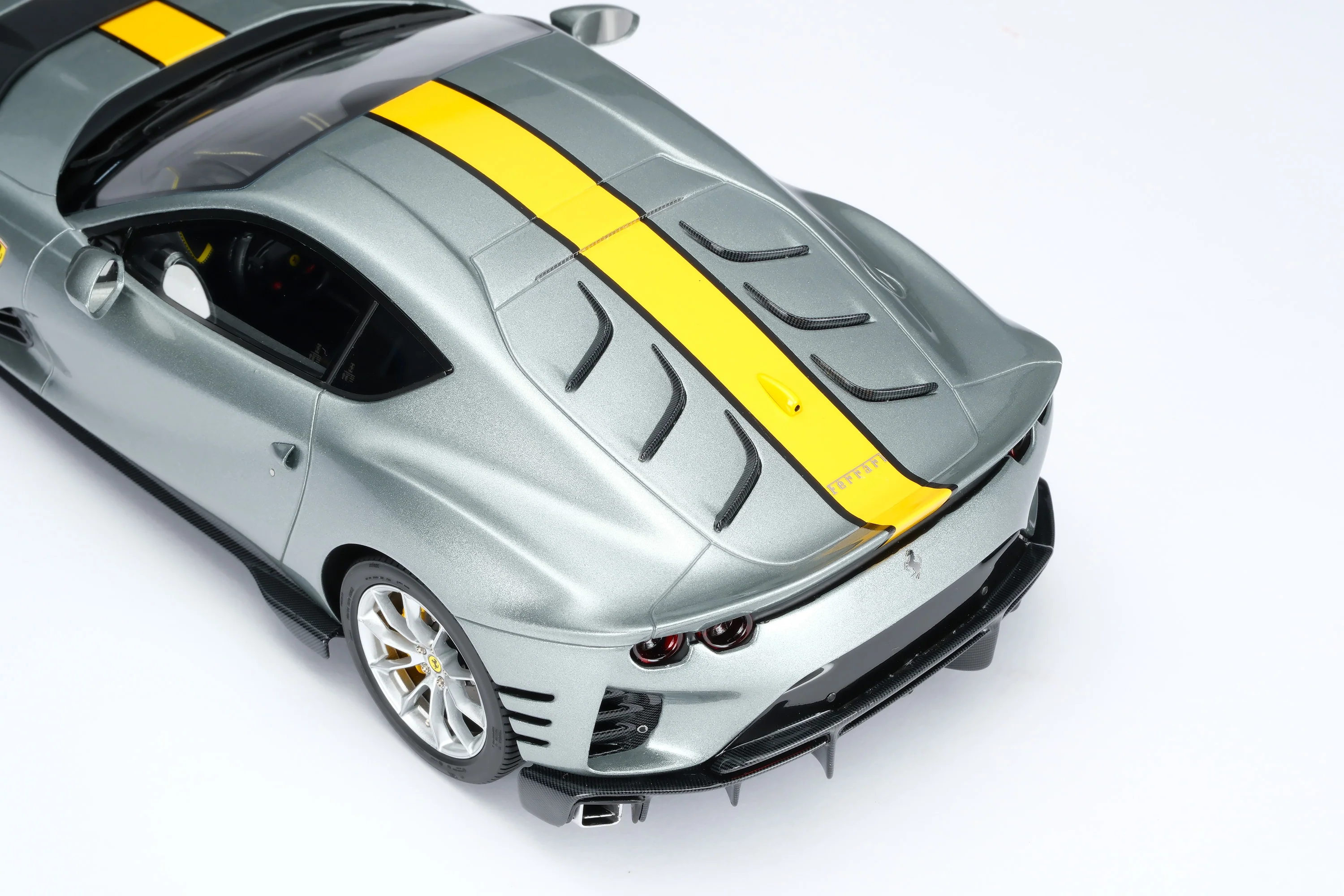 Ferrari 812 Competizione - Image 16