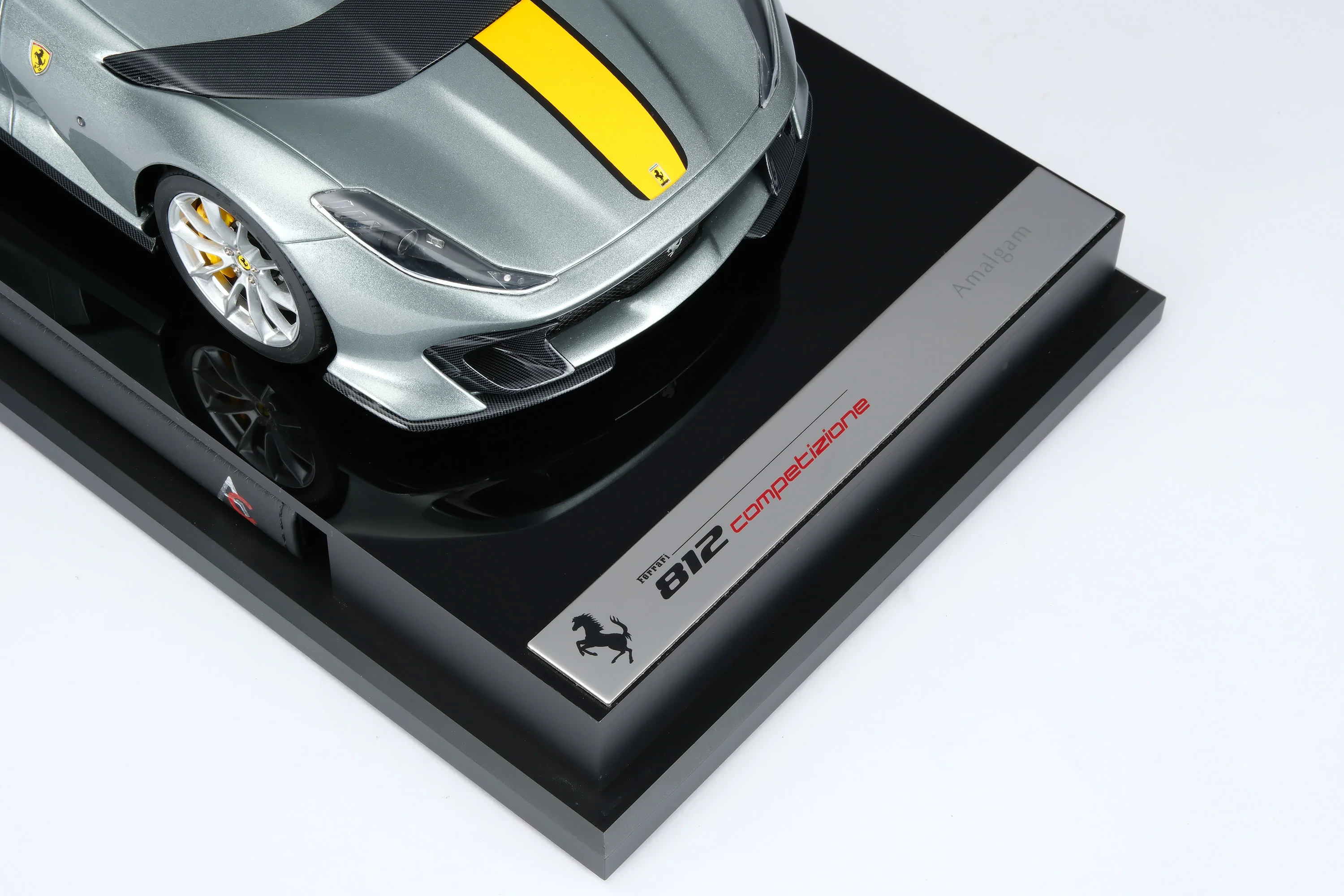 Ferrari 812 Competizione - Image 20