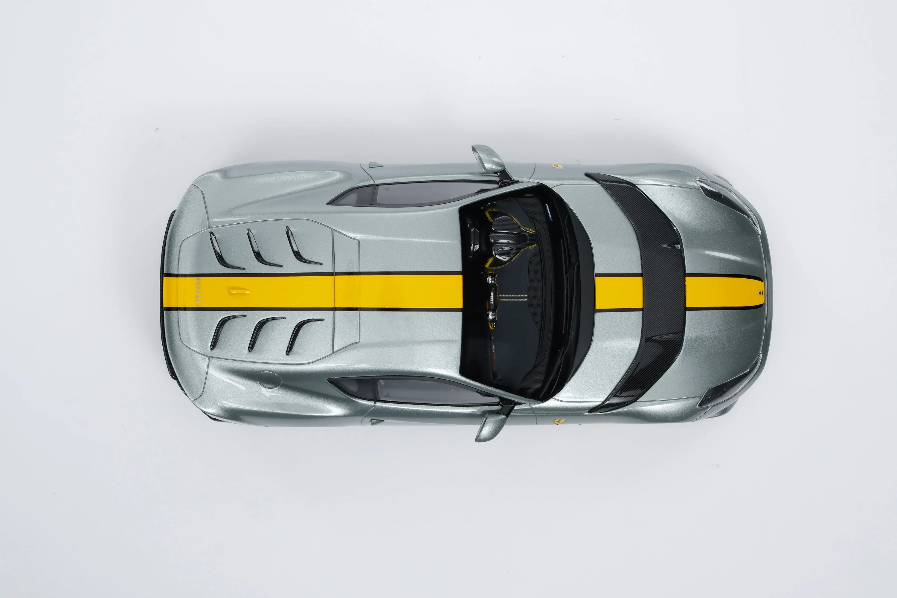 Ferrari 812 Competizione - Image 22