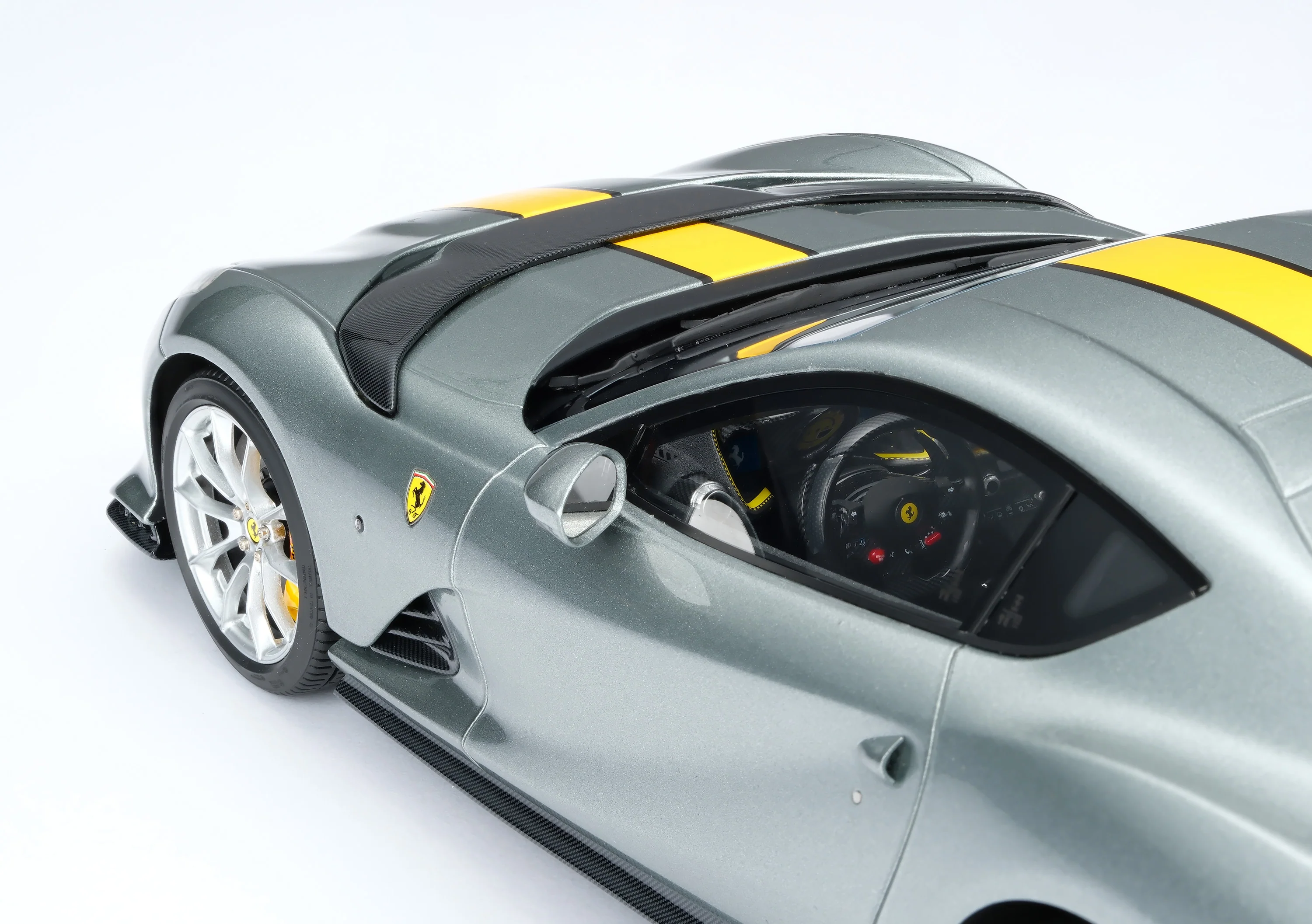 Ferrari 812 Competizione - Image 6