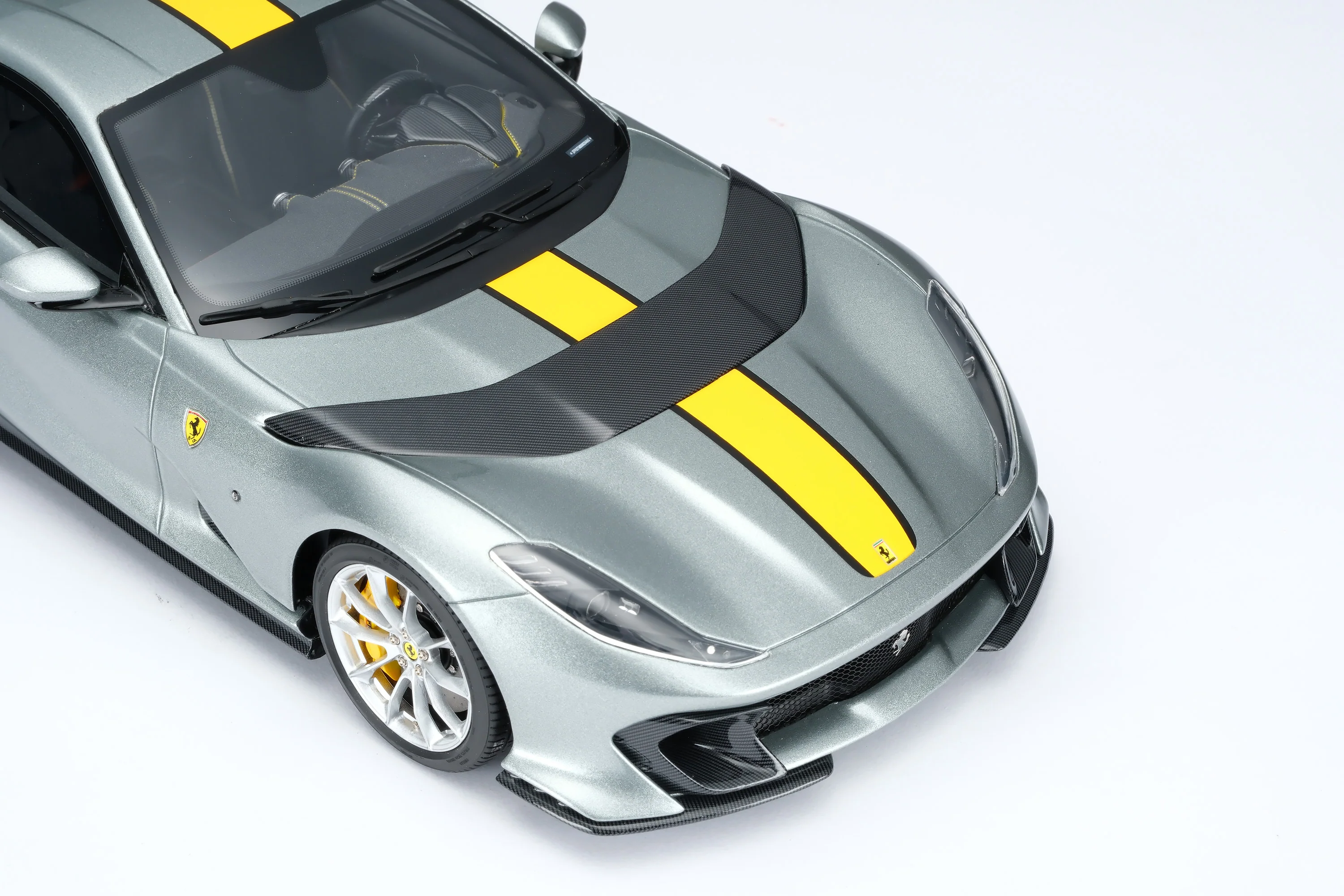 Ferrari 812 Competizione - Image 8