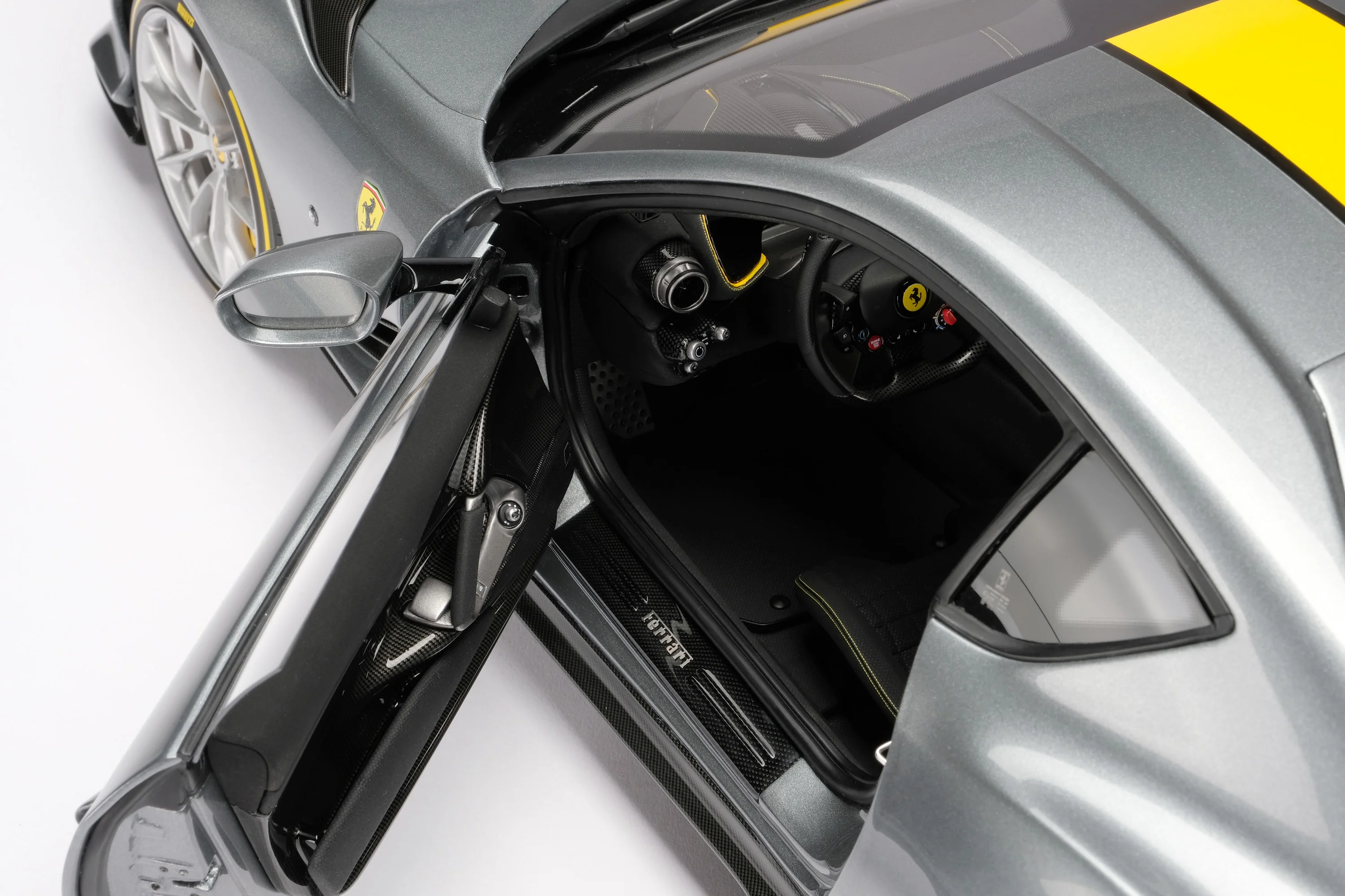 Ferrari 812 Competizione (2021) - Image 13
