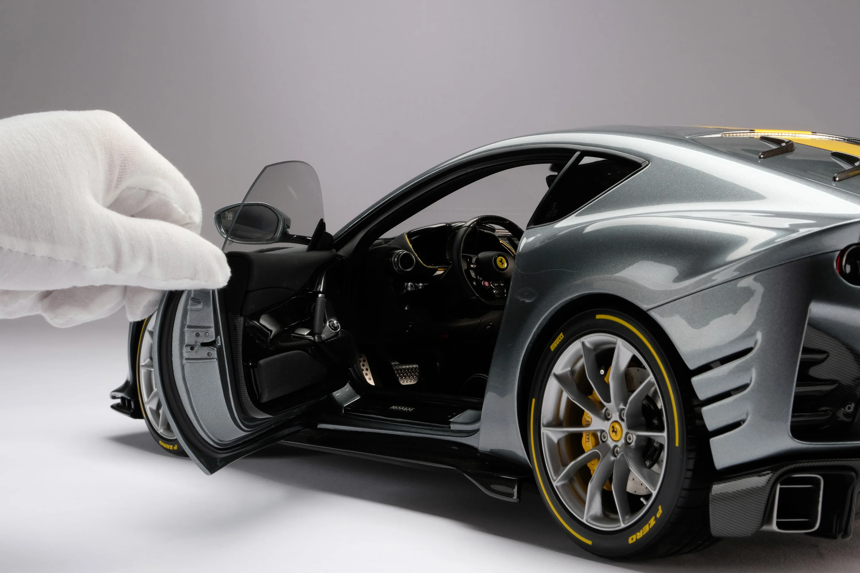 Ferrari 812 Competizione (2021) - Image 15
