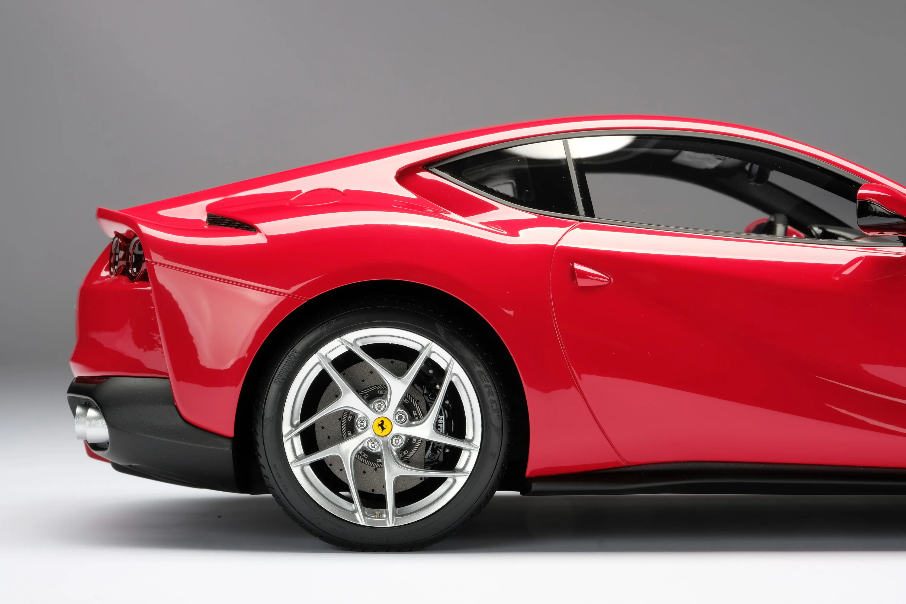 Ferrari 812 Superfast - Image 12