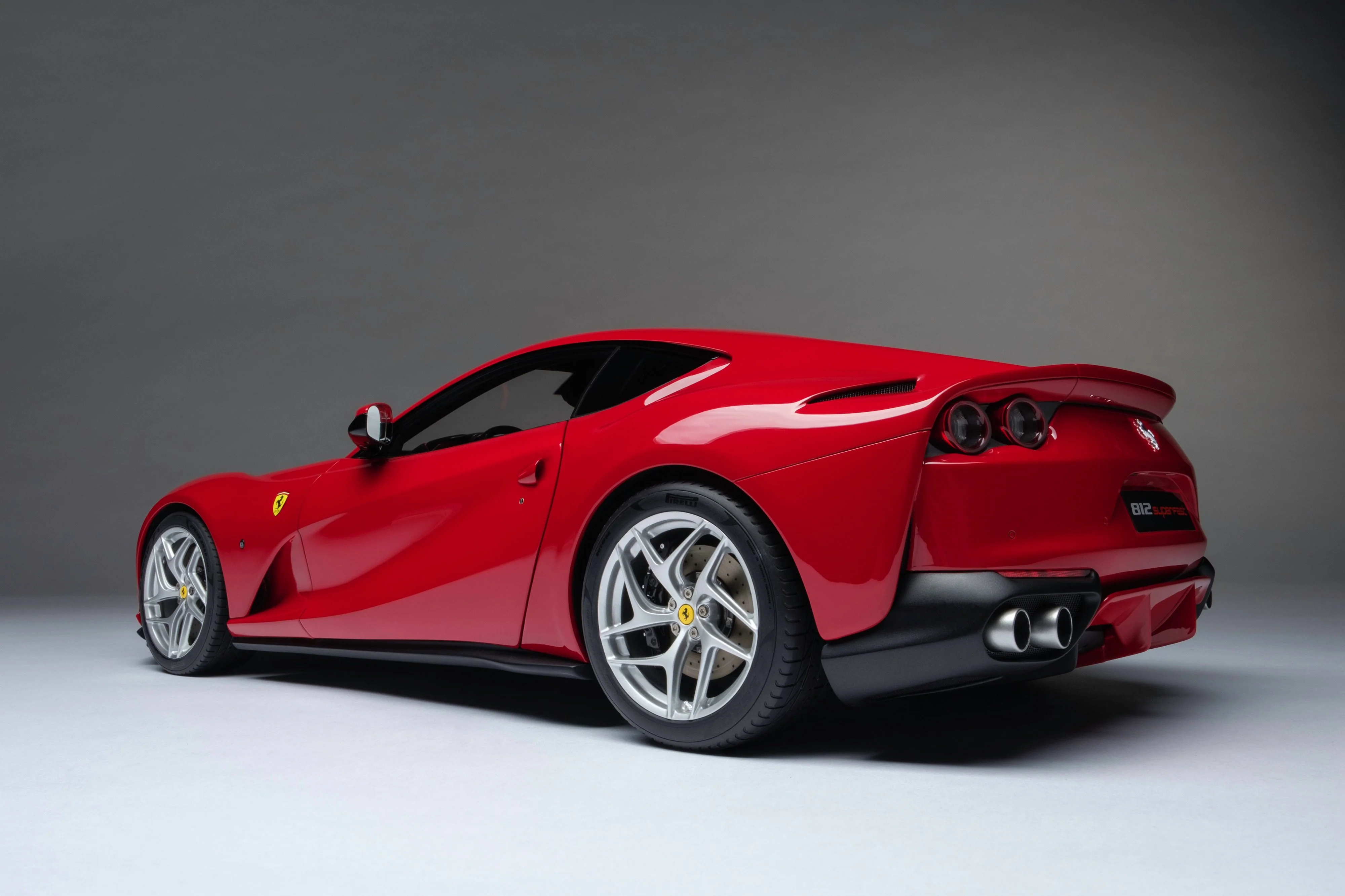 Ferrari 812 Superfast (2017) - Image 10