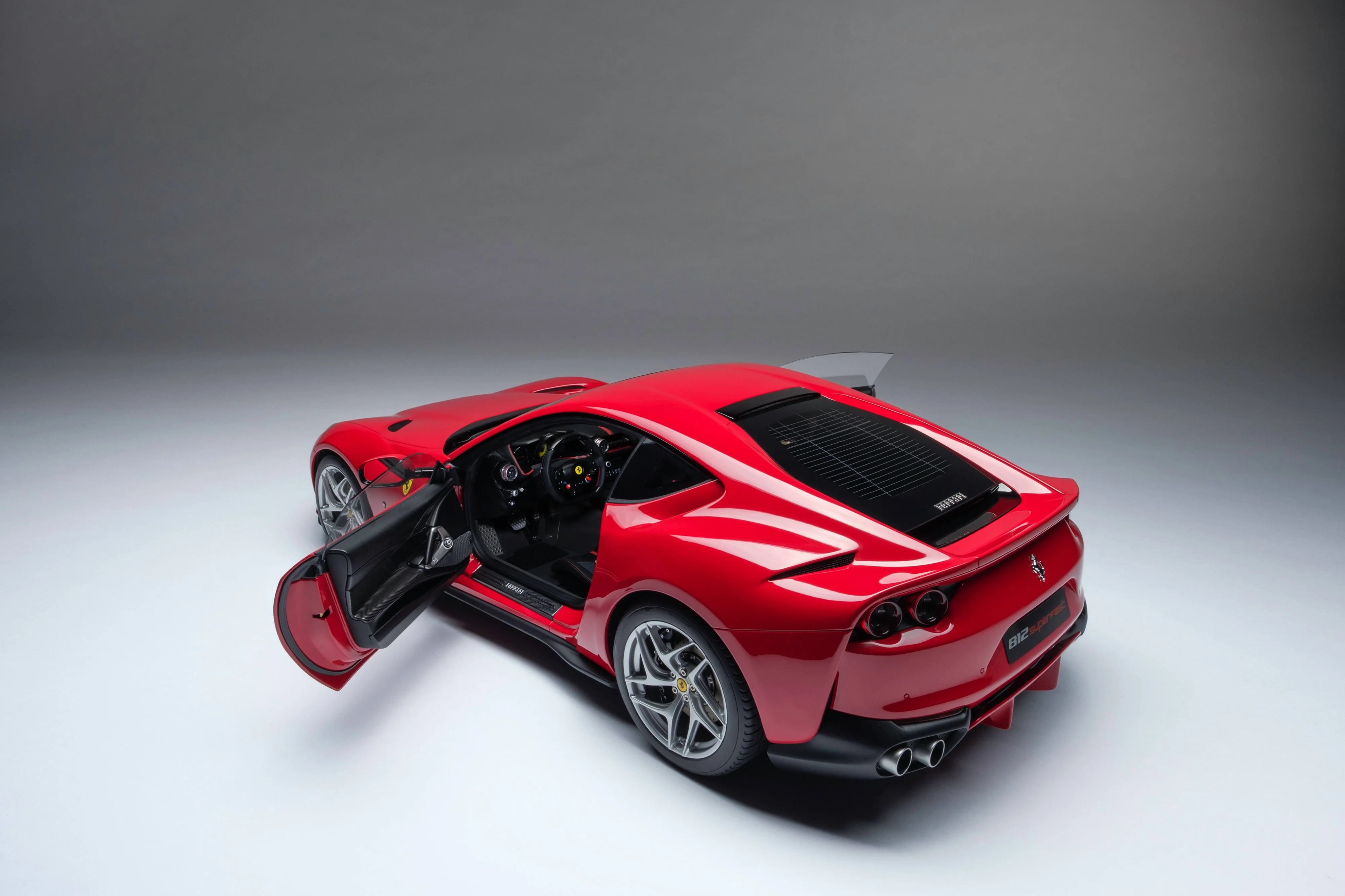 Ferrari 812 Superfast (2017) - Image 11