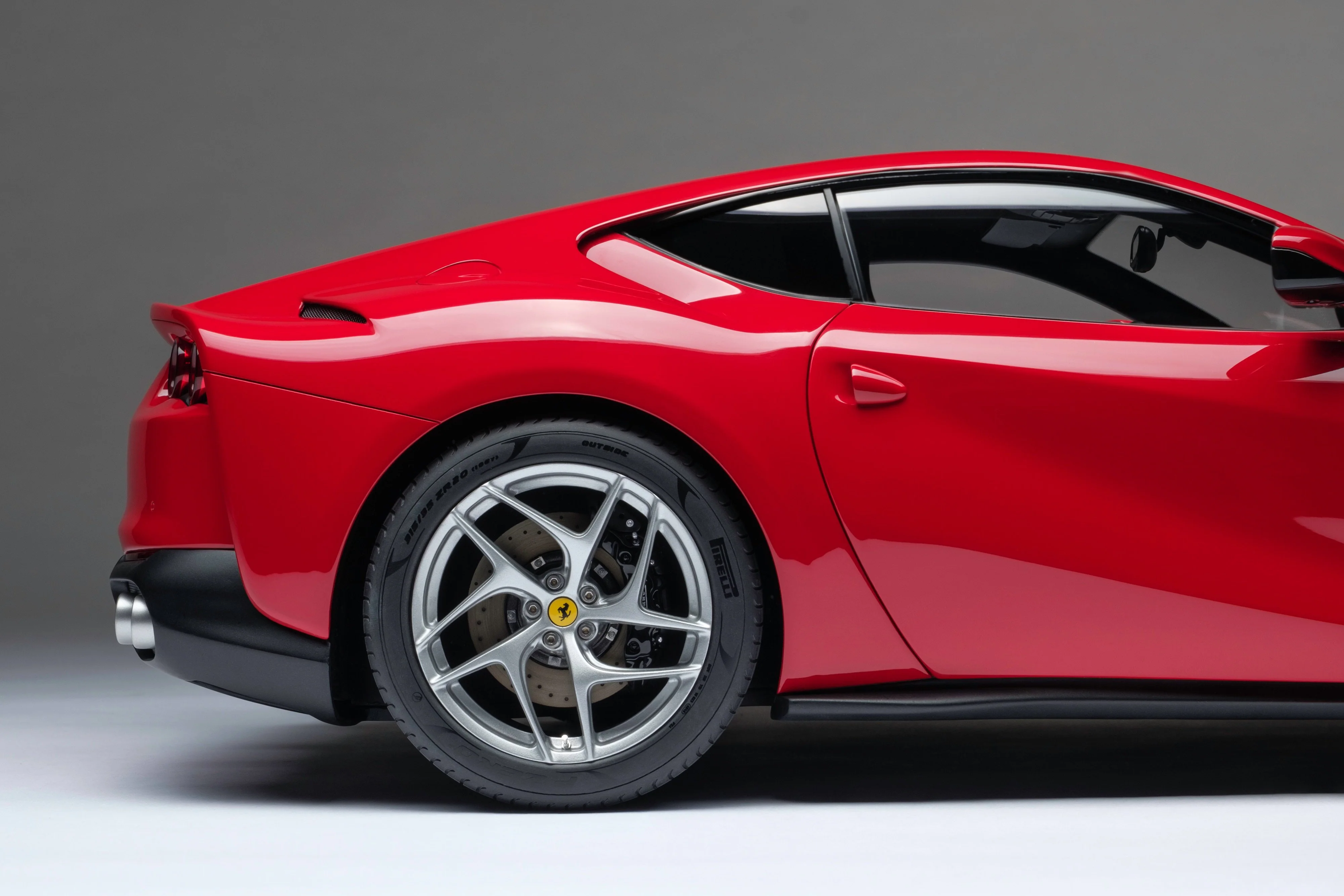 Ferrari 812 Superfast (2017) - Image 13