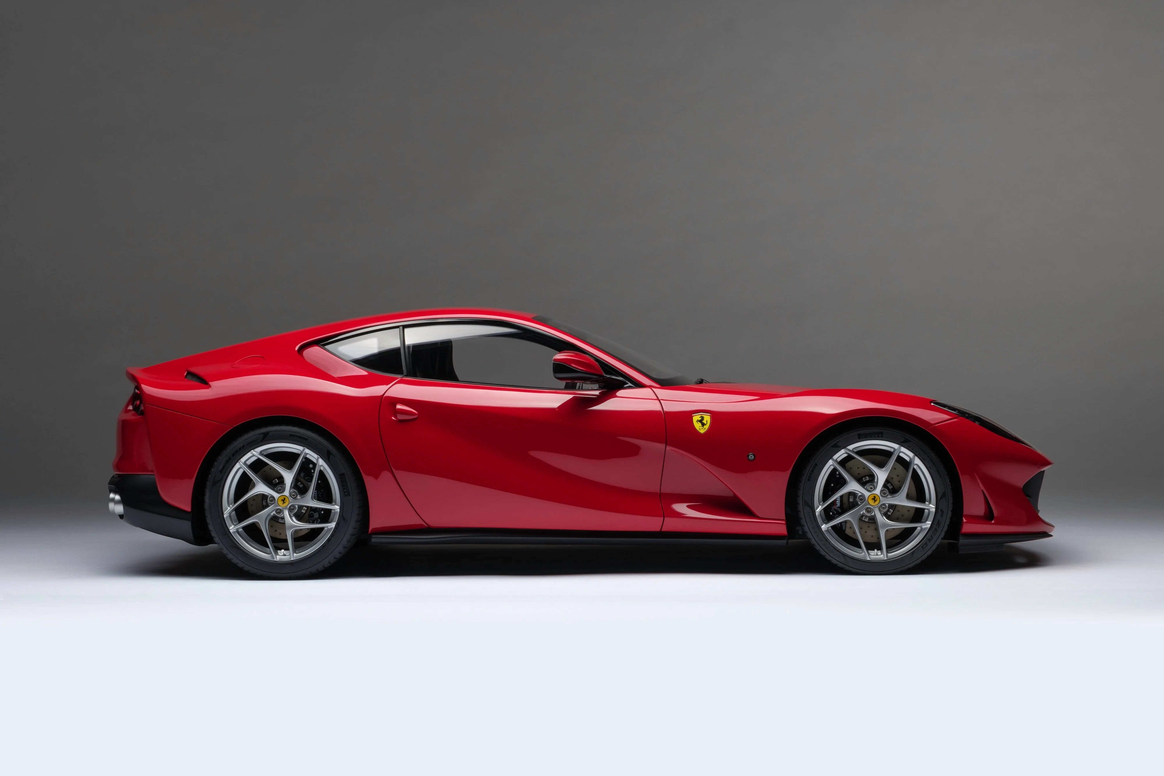 Ferrari 812 Superfast (2017) - Image 6
