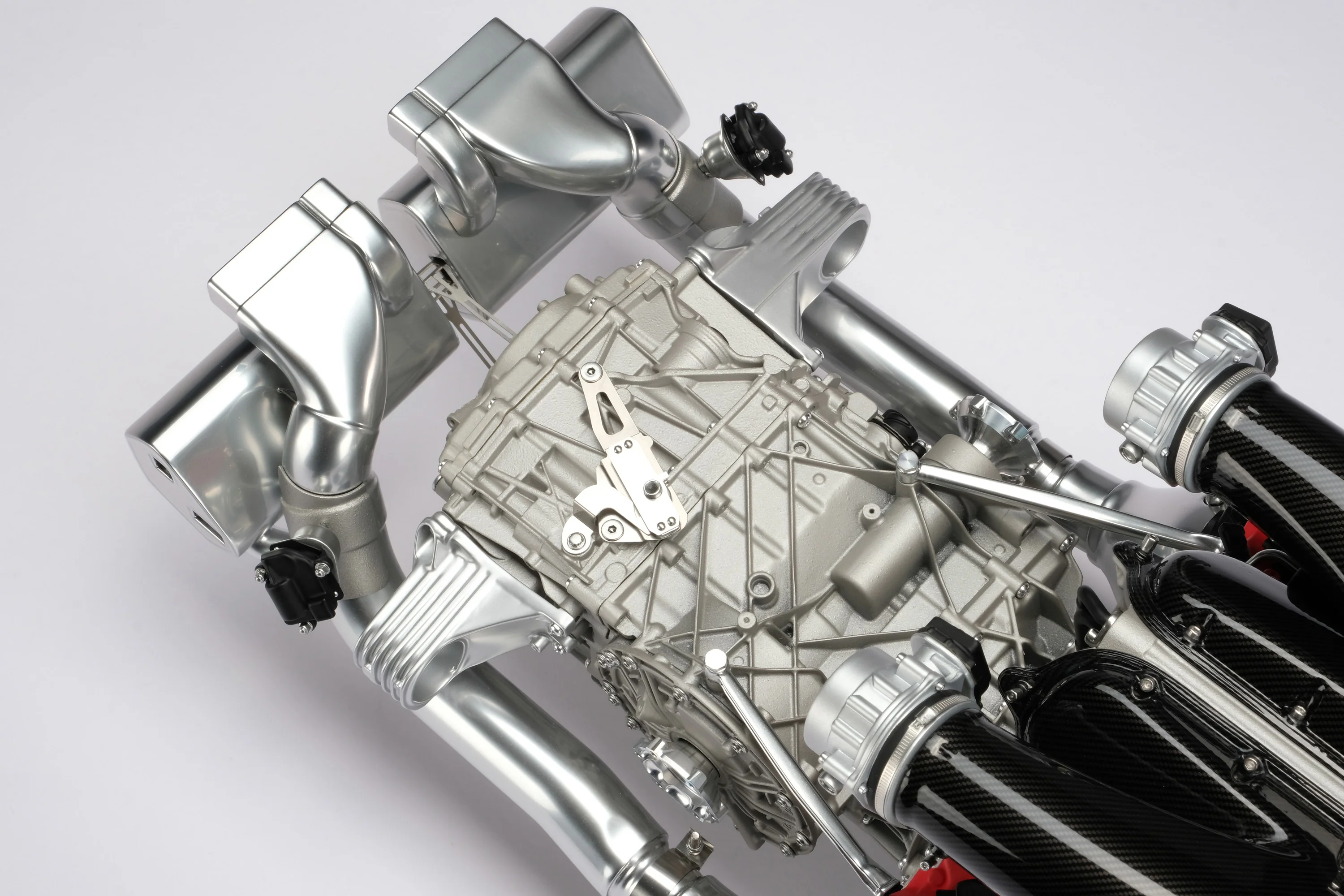 Ferrari Daytona SP3 V12 F140HC Engine and Gearbox (2022) - Image 15