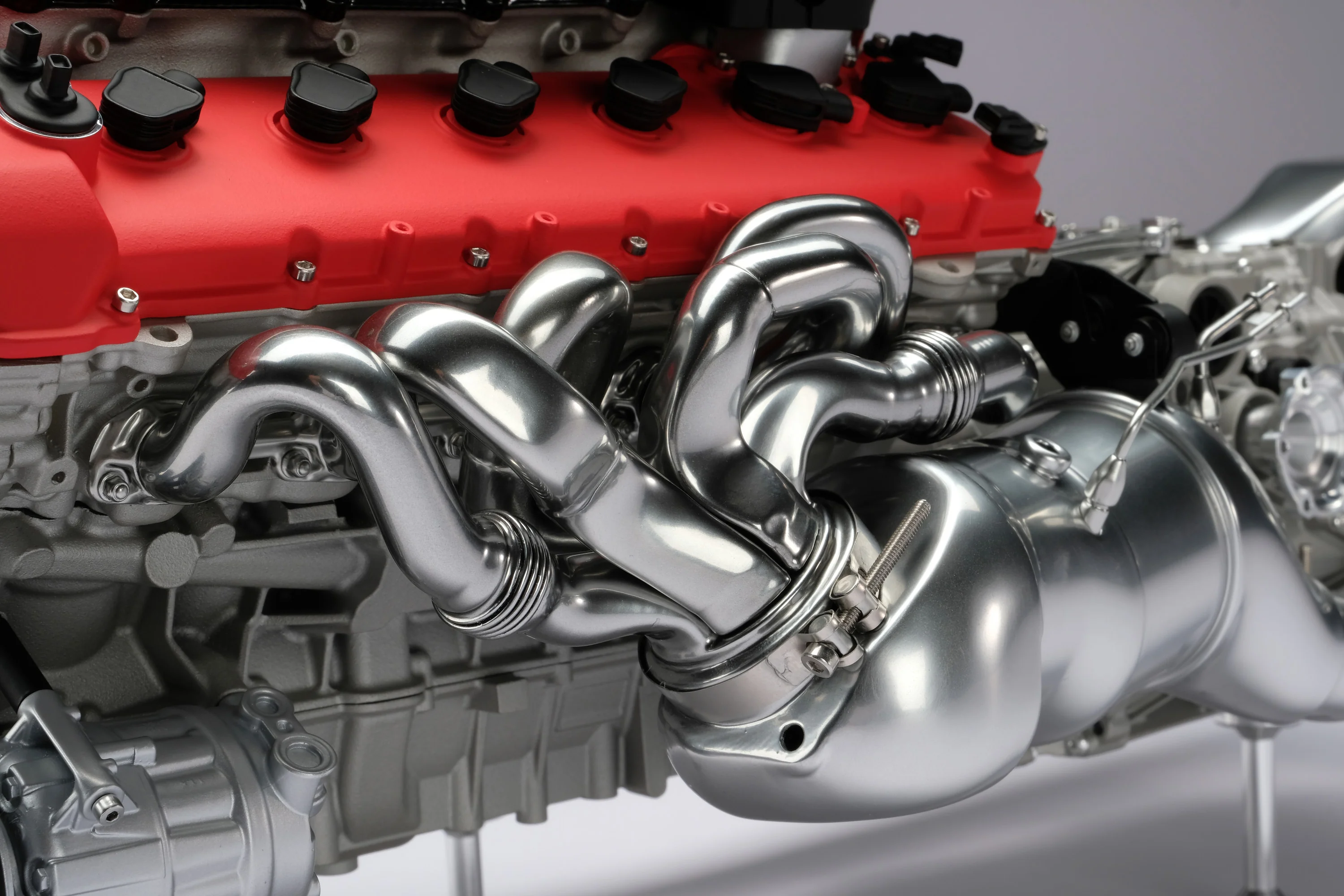 Ferrari Daytona SP3 V12 F140HC Engine and Gearbox (2022) - Image 16