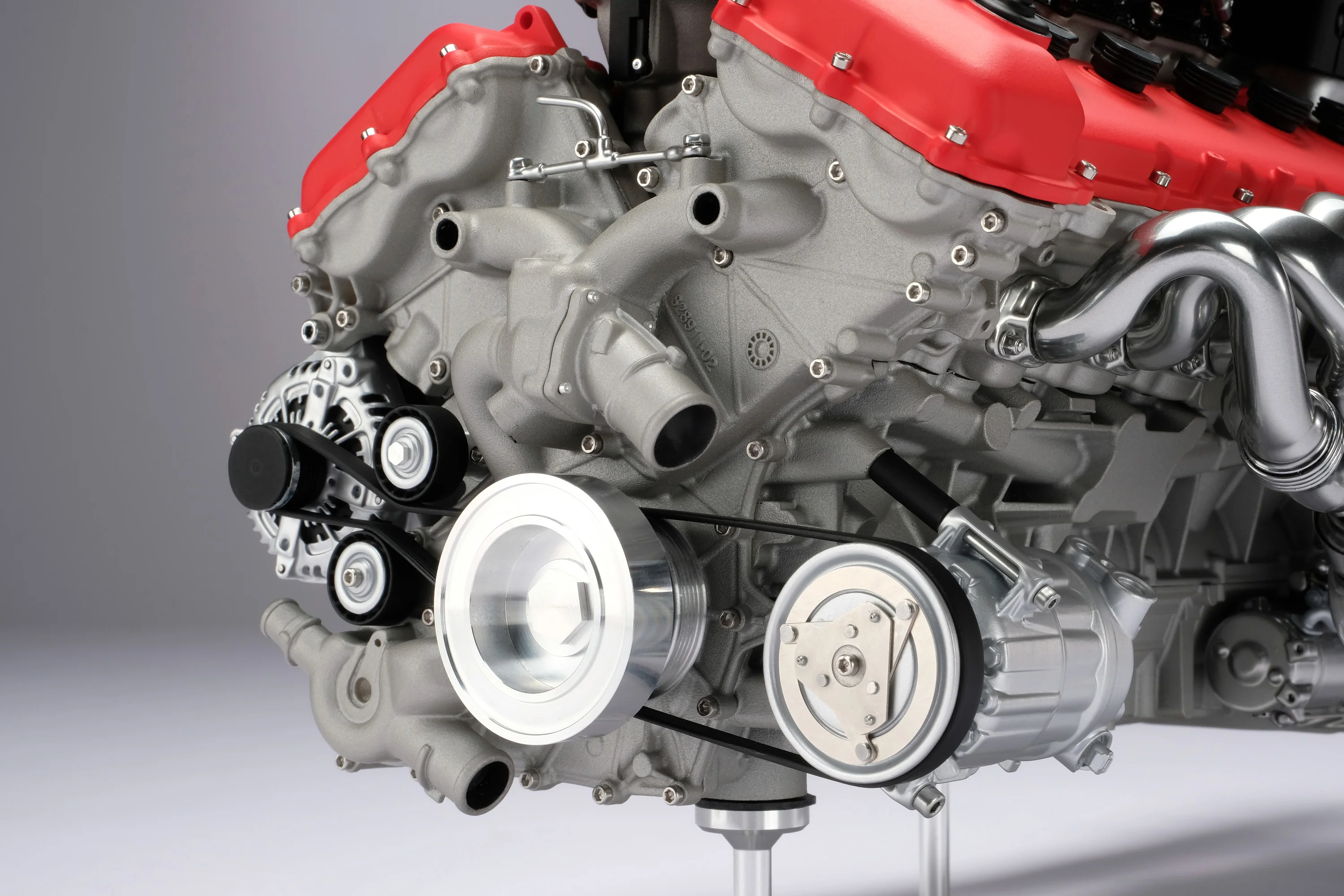Ferrari Daytona SP3 V12 F140HC Engine and Gearbox (2022) - Image 17