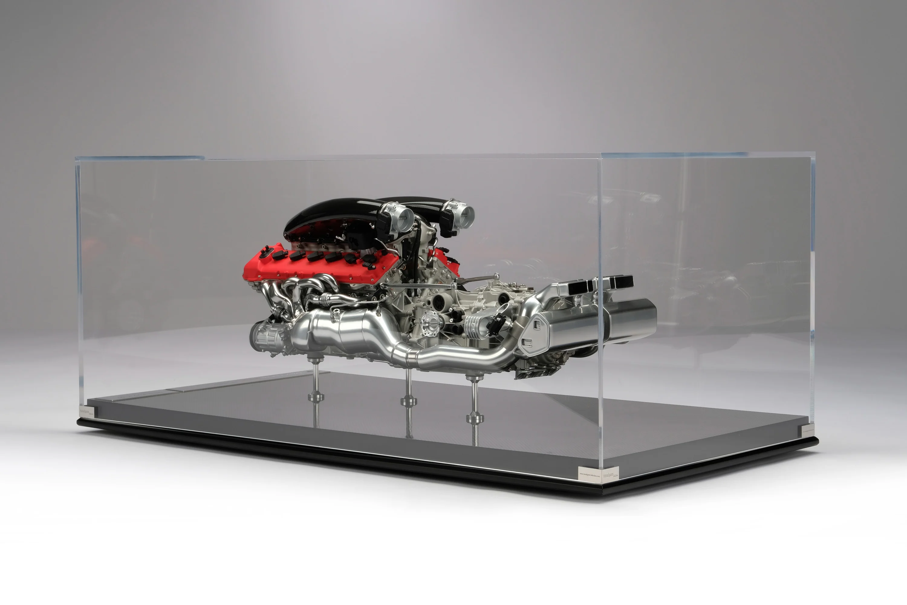 Ferrari Daytona SP3 V12 F140HC Engine and Gearbox (2022) - Image 21