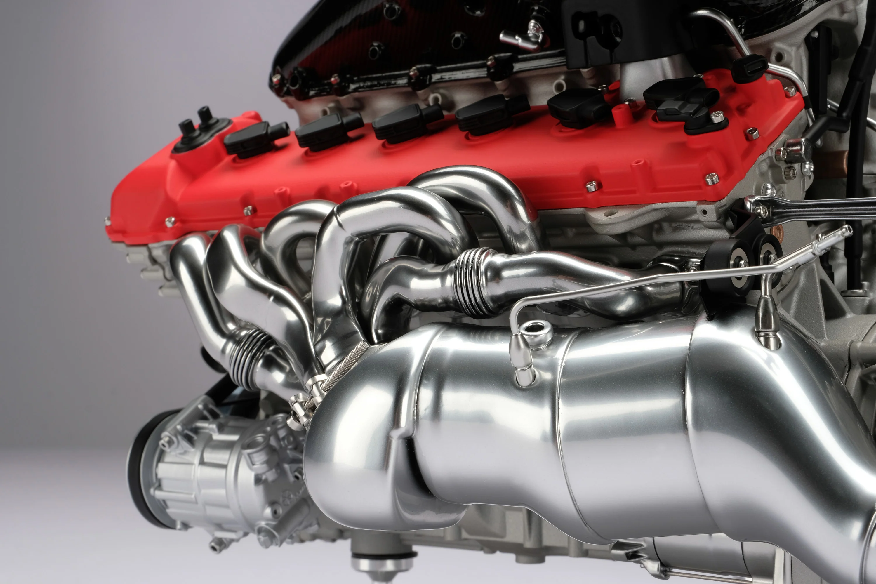Ferrari Daytona SP3 V12 F140HC Engine and Gearbox (2022) - Image 8