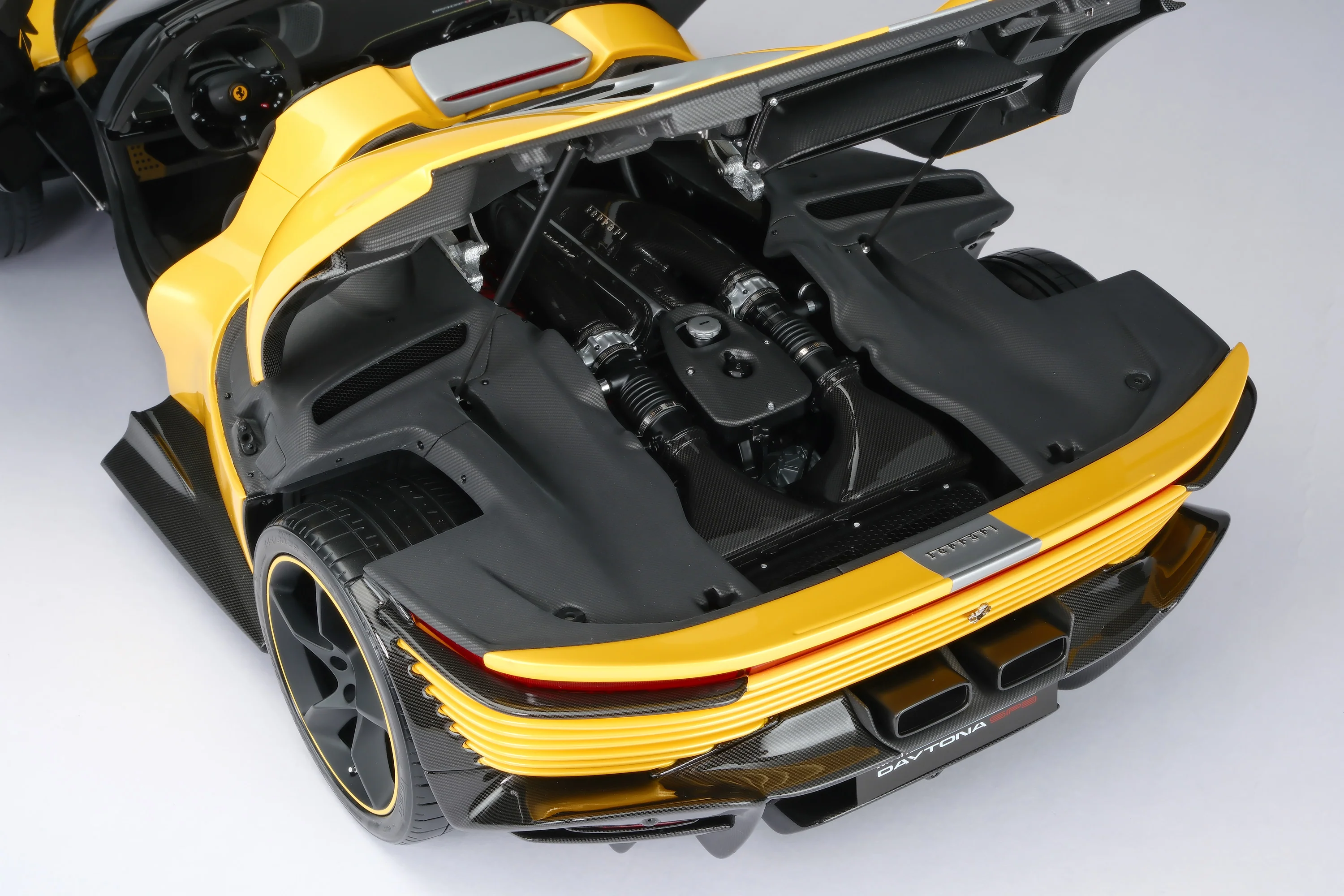 Ferrari Daytona SP3 - Tailor Made - Image 3