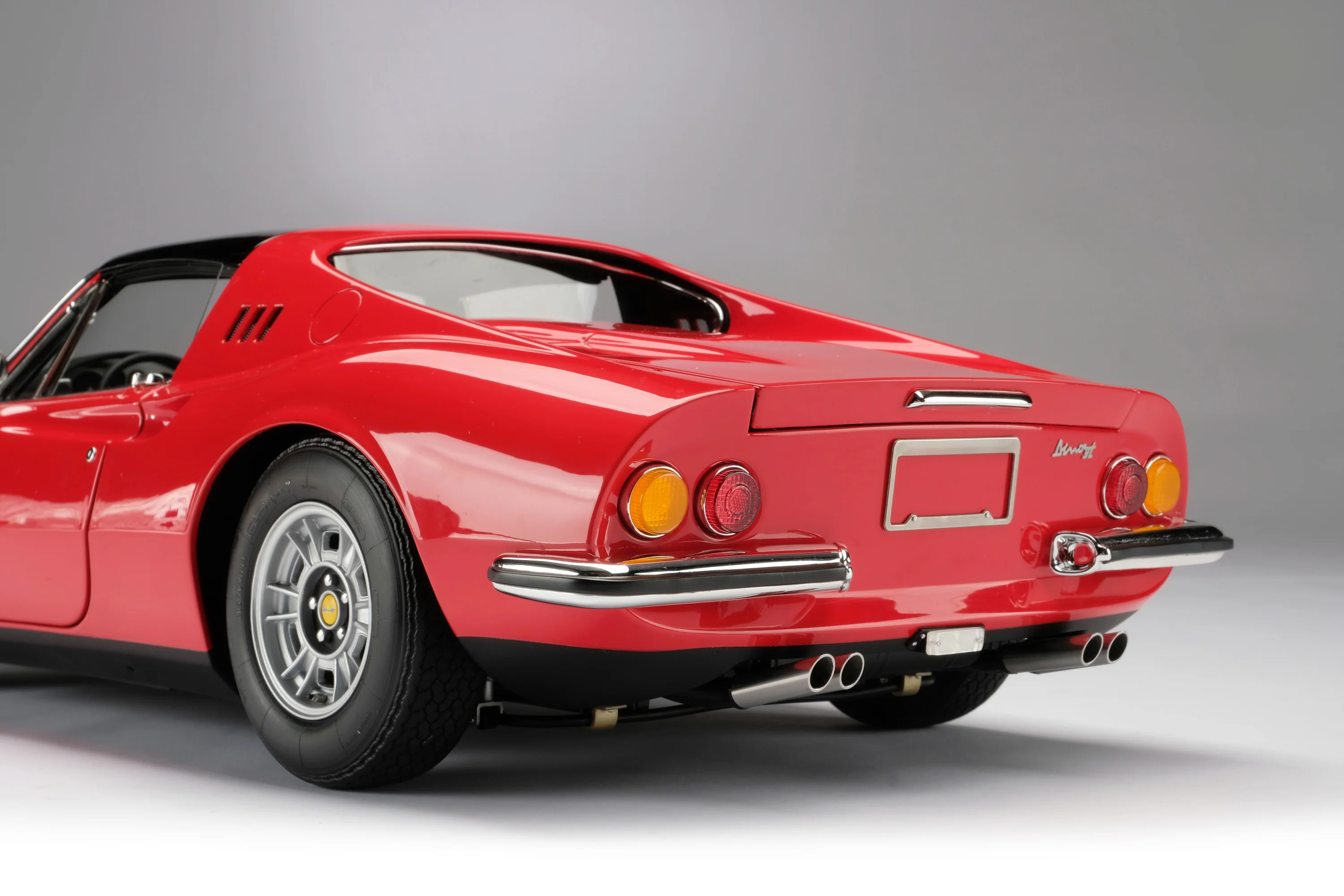 Ferrari Dino 246 GTS (1972) - Image 10