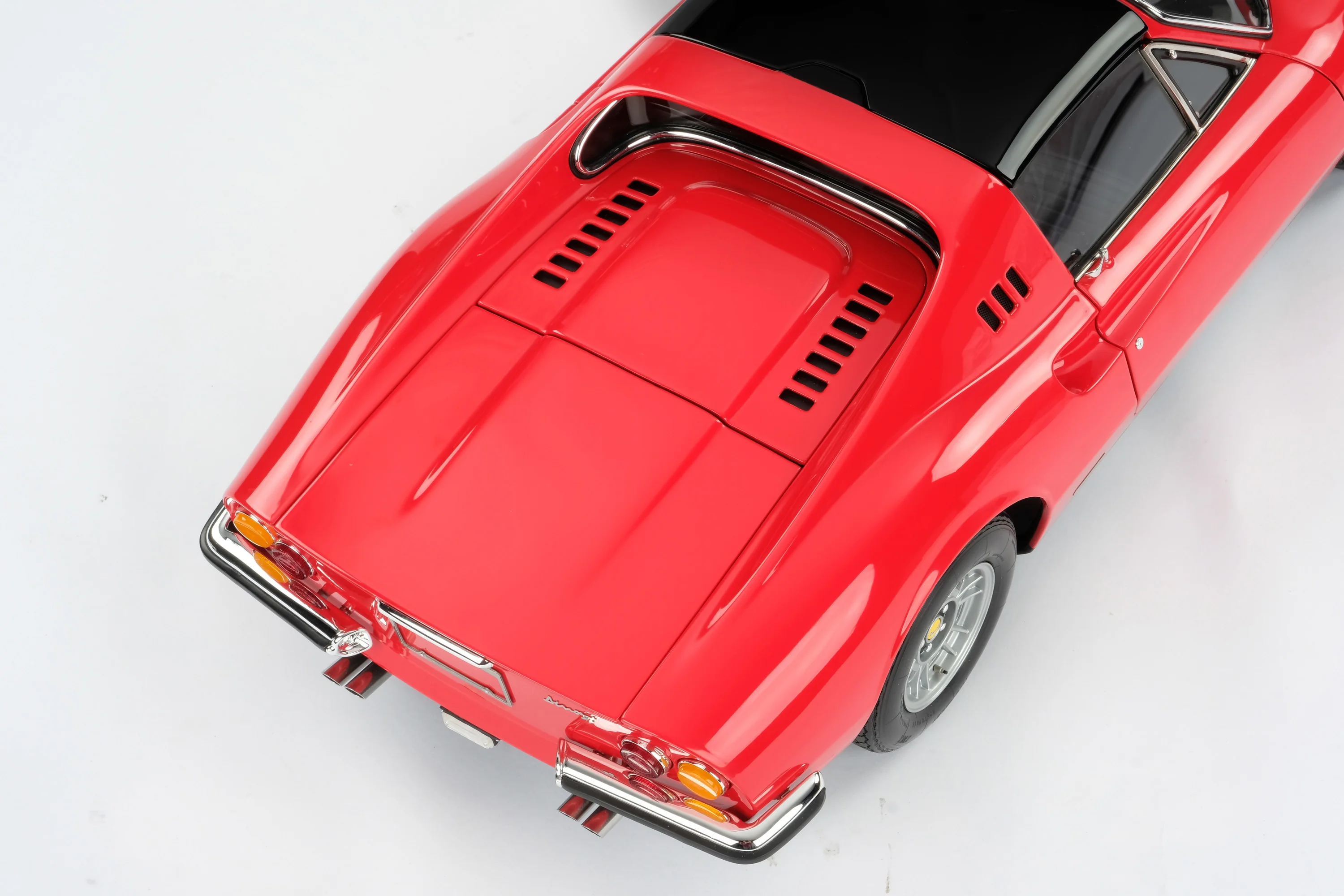 Ferrari Dino 246 GTS (1972) - Image 12