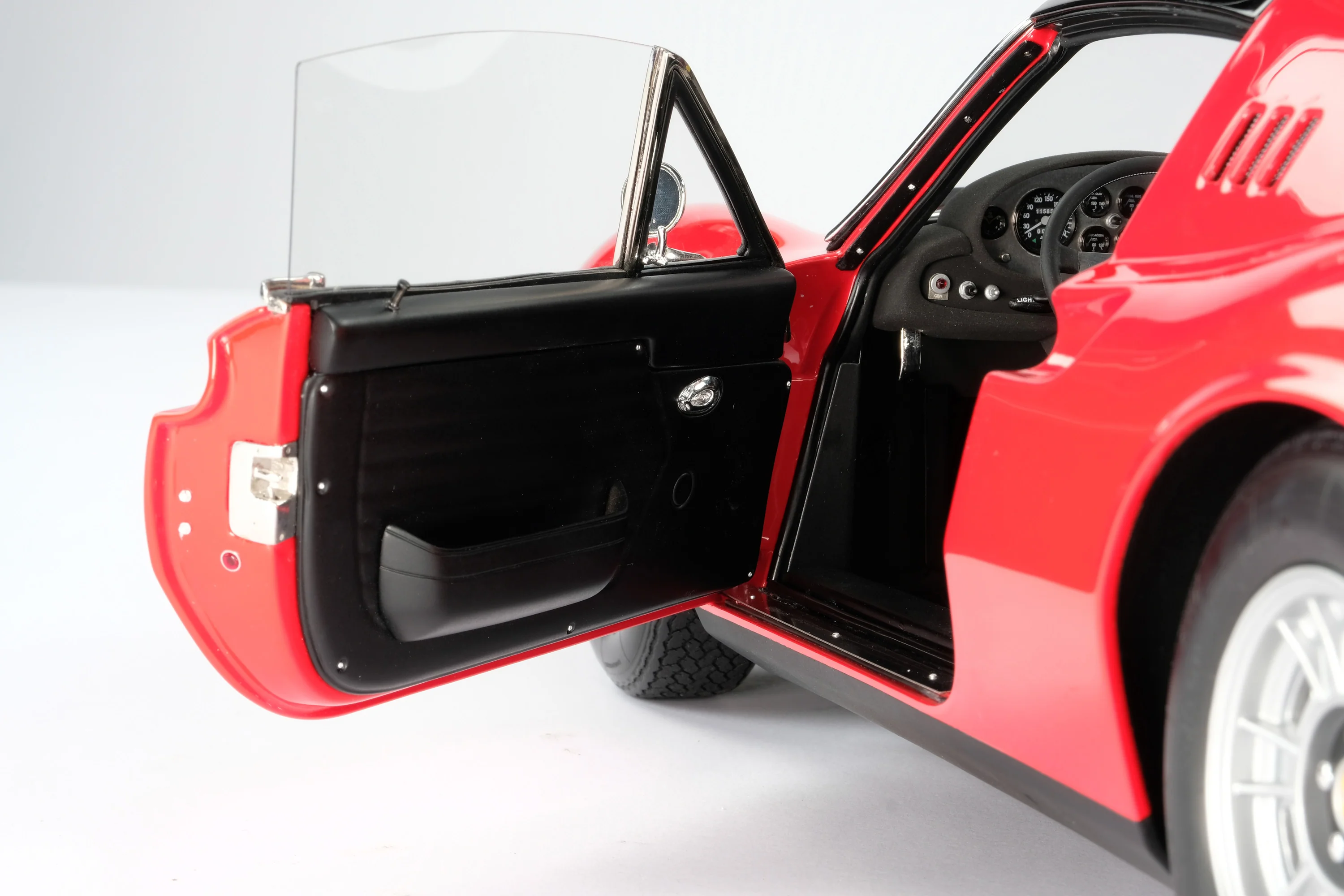 Ferrari Dino 246 GTS (1972) - Image 17