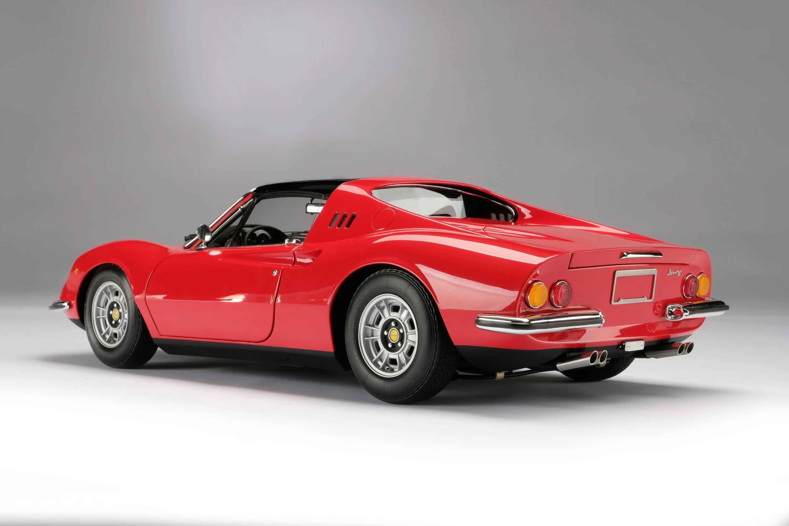 Ferrari Dino 246 GTS (1972) - Image 9