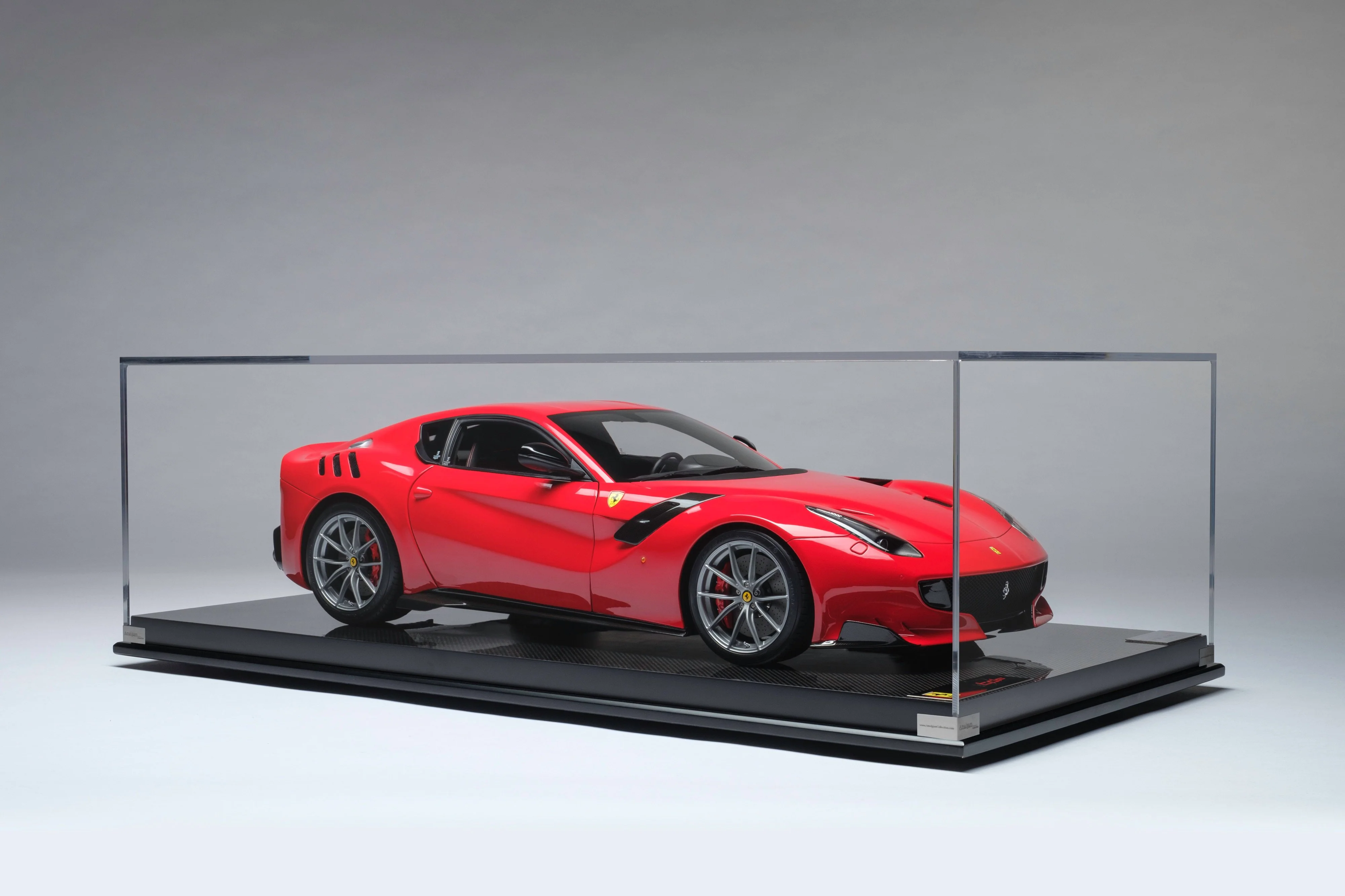 Ferrari F12 TDF (2015) - Image 10