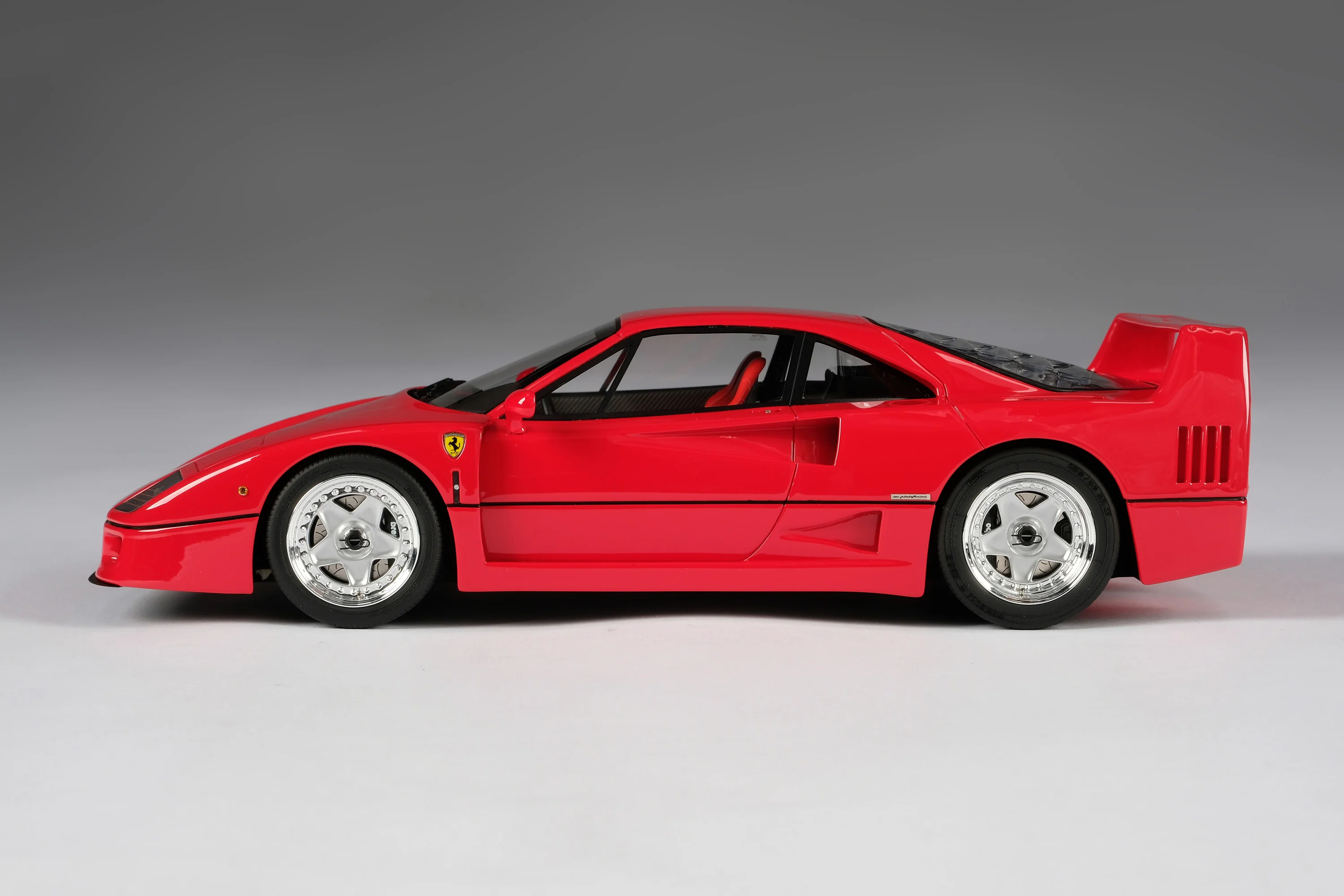 Ferrari F40 - Image 12