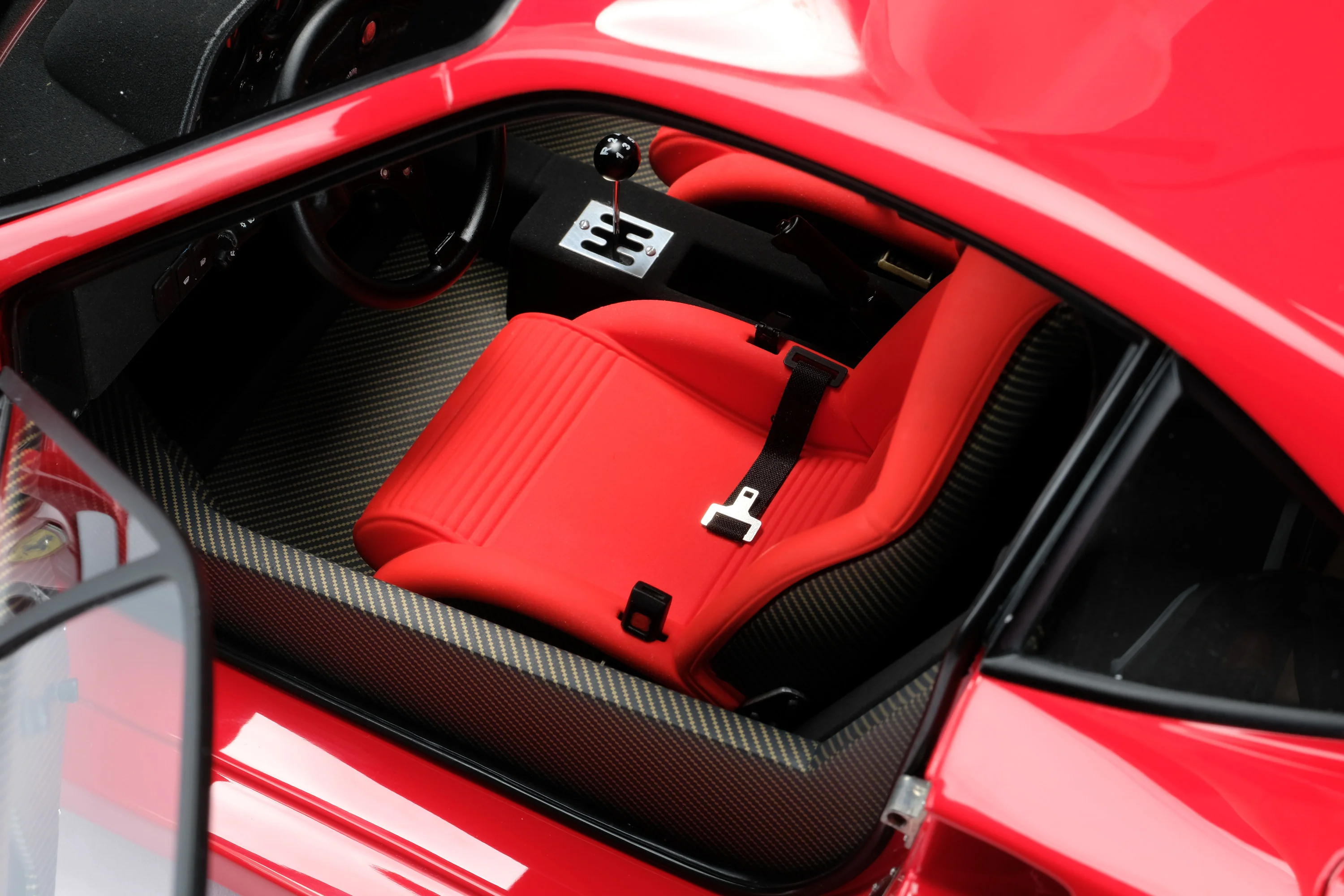 Ferrari F40 (1987) - Image 22