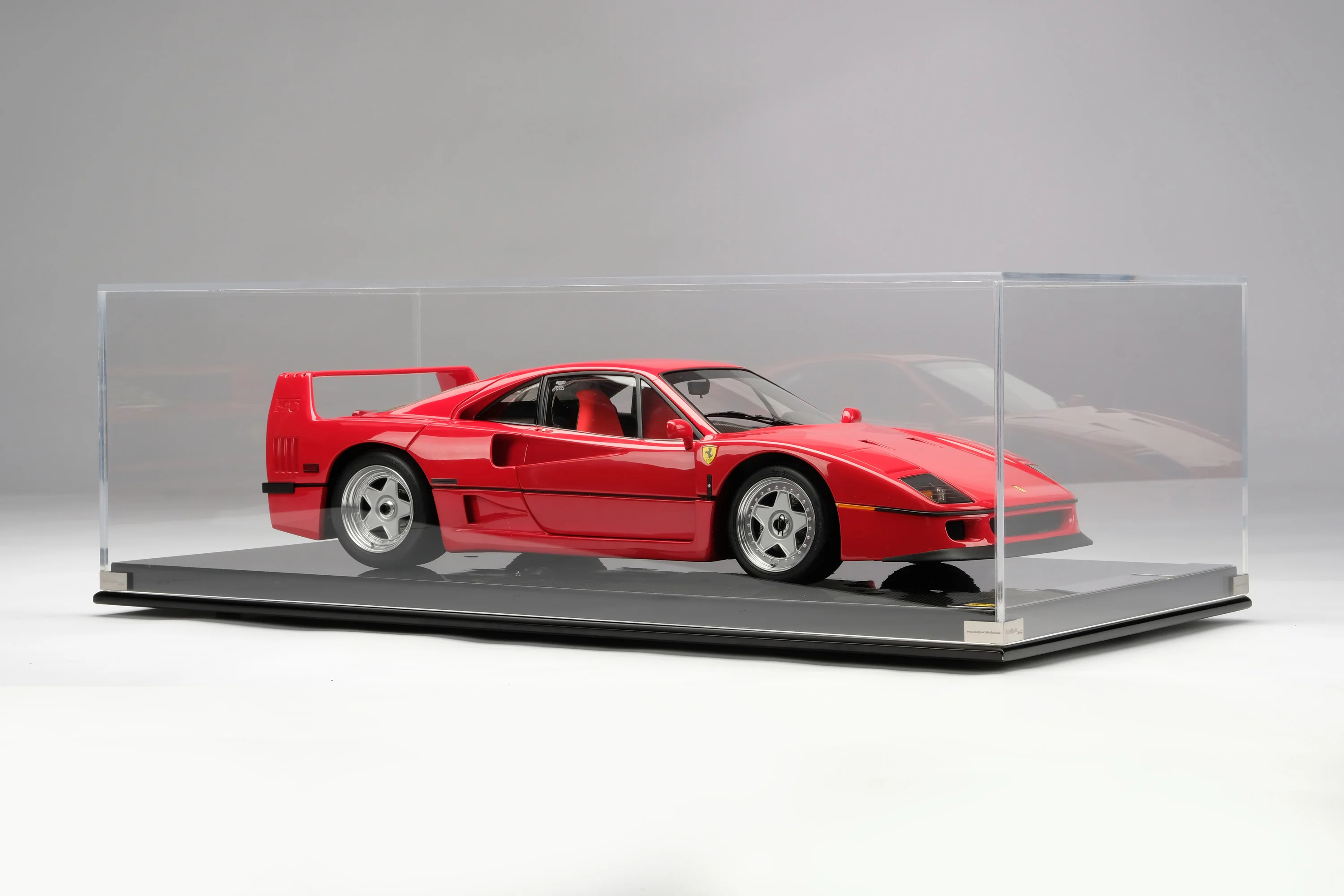 Ferrari F40 (1987) - Image 23