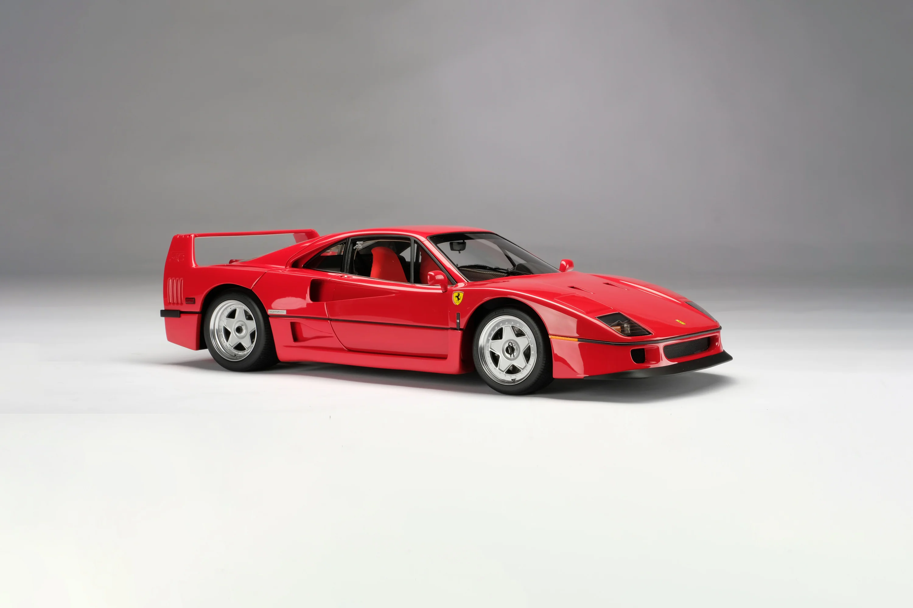 Ferrari F40 (1987) - Image 4