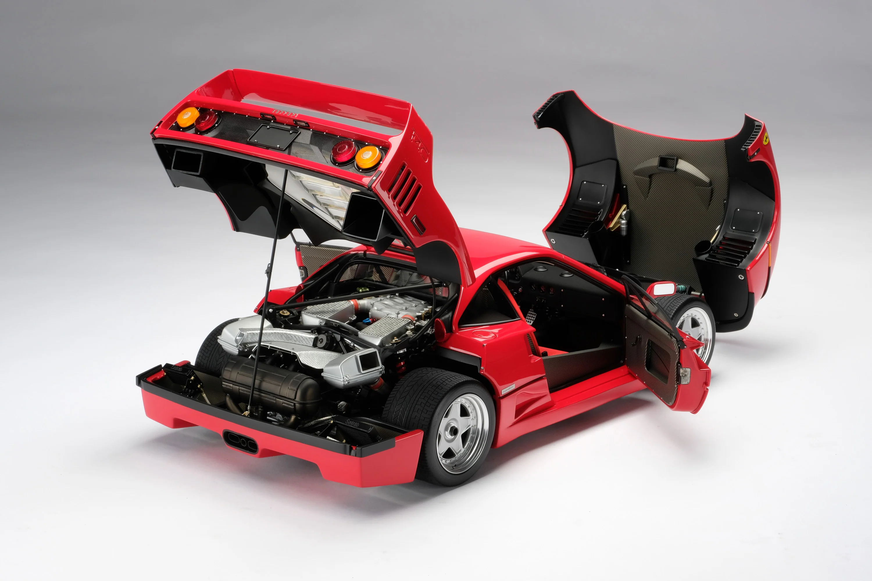 Ferrari F40 (1987) - Image 6